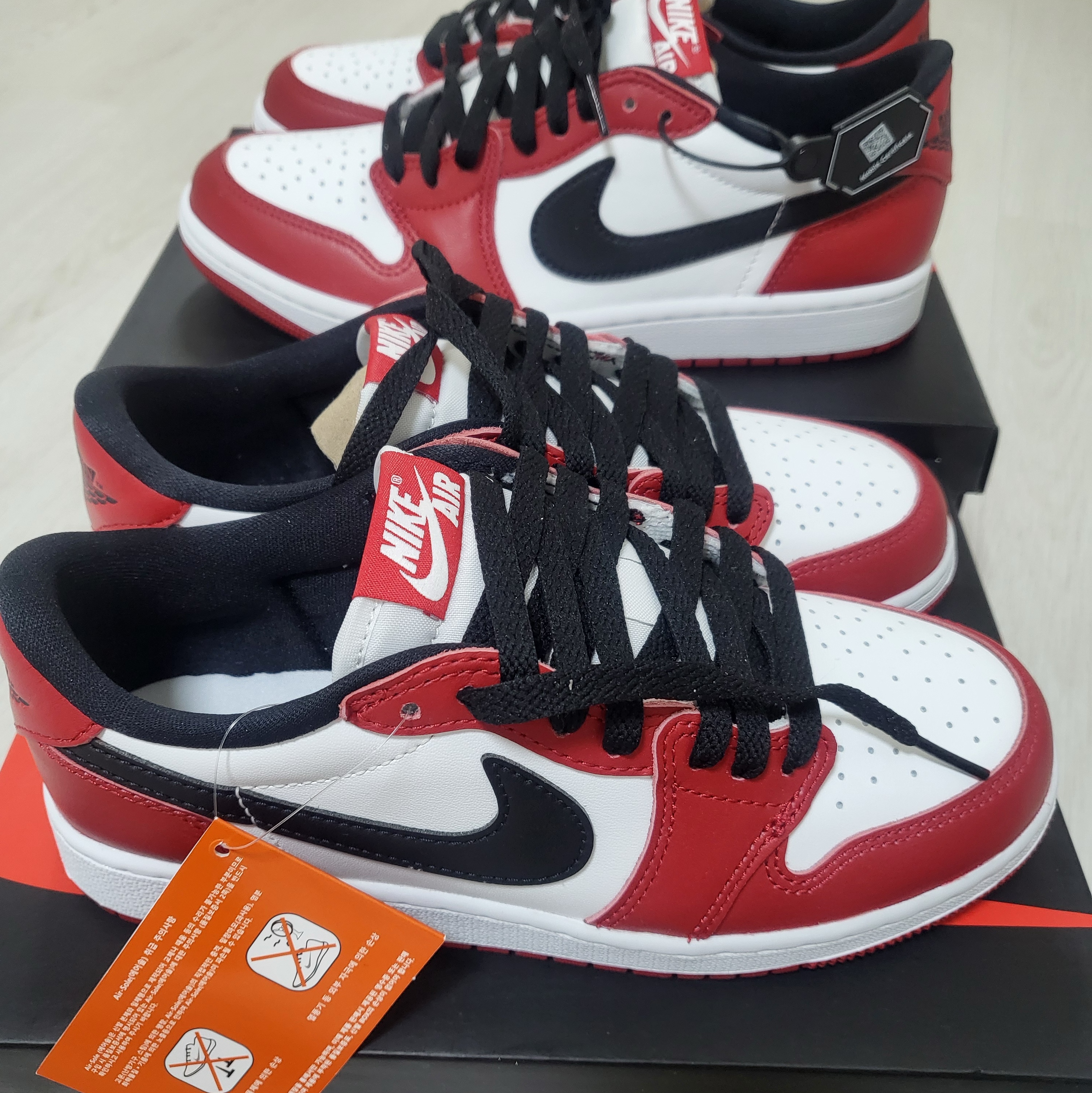 Jordan 1 Retro Low OG Chicago, (GS) Jordan 1 Retro Low OG Chicago 착용 스타일 - 3