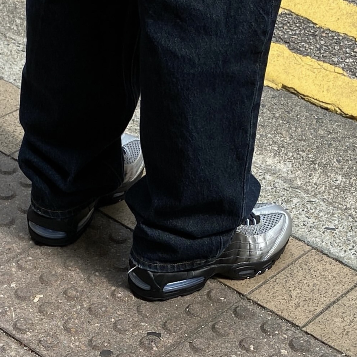 Nike x Palace Air Max 95 Metallic Silver Aluminum 착용 스타일