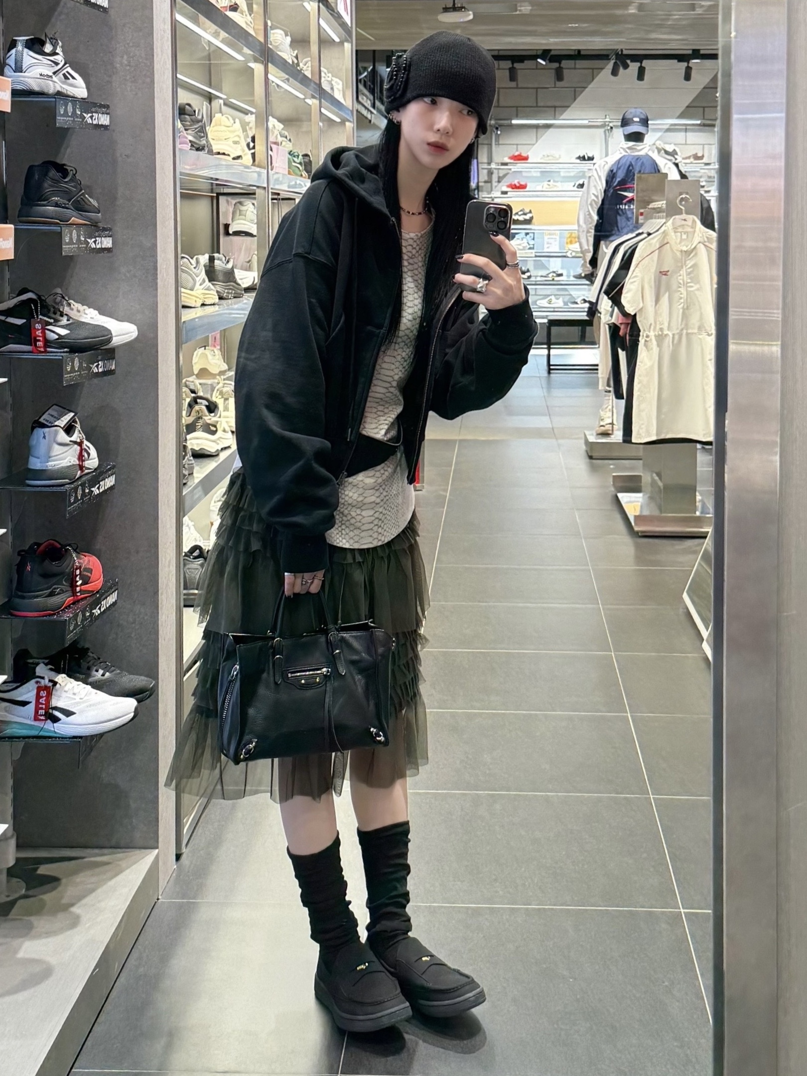 Reebok Club C Loafer Suede Black, Balenciaga Le City Small Bag Black 착용 스타일