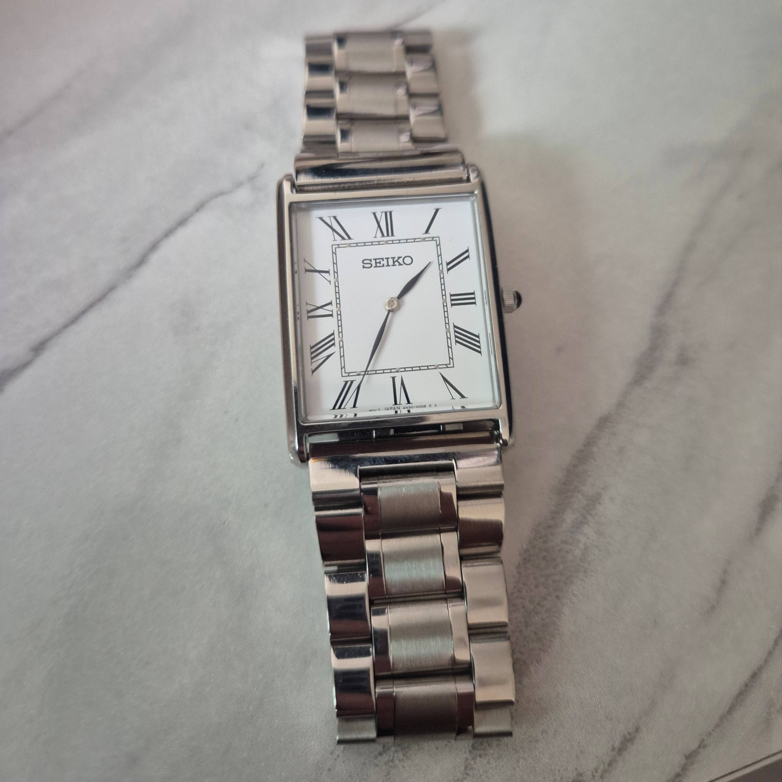 Seiko SWR049P1 28.4mm Black 착용 스타일