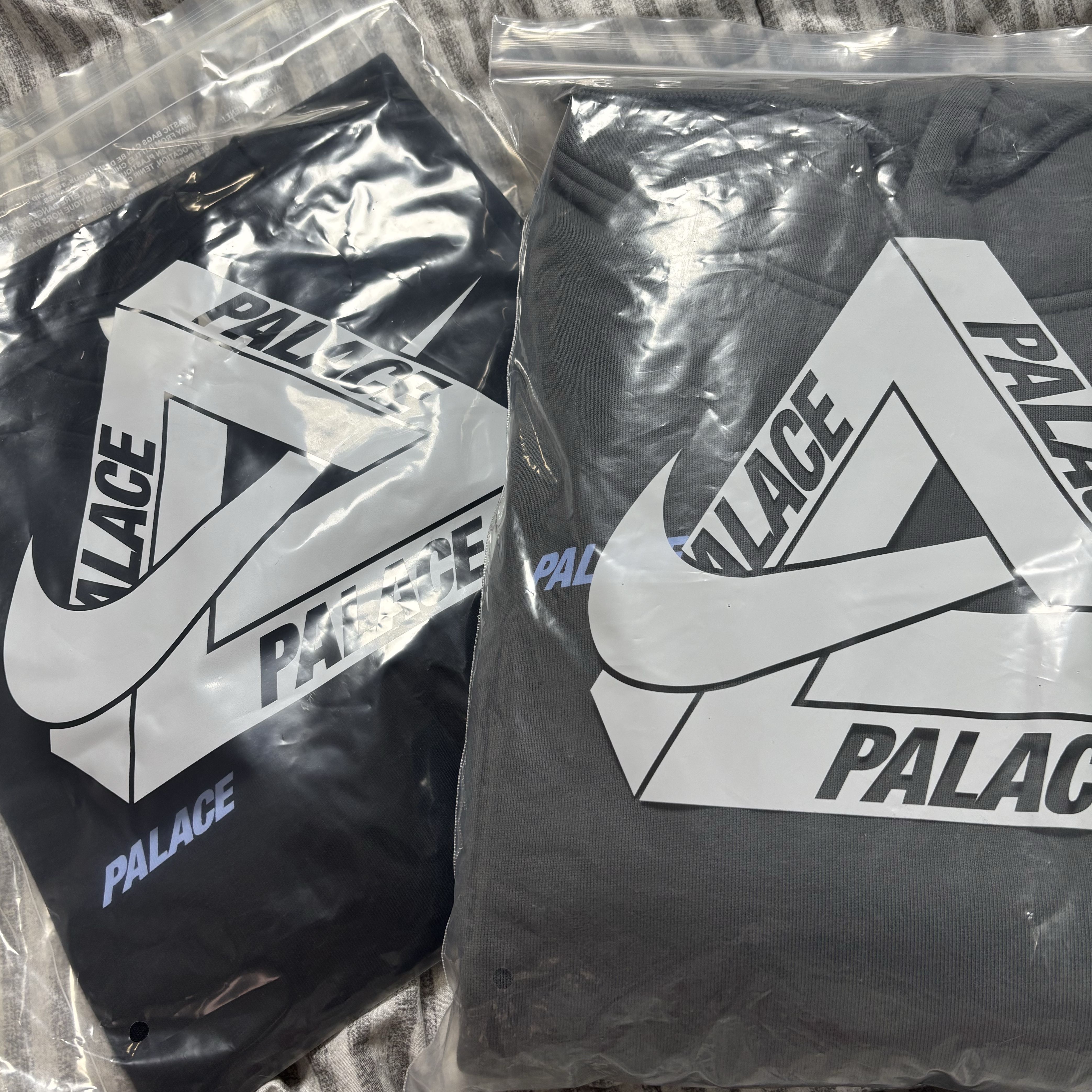Palace x Nike Font Swoosh T-Shirt Black - 26SS, Palace x Nike Font Swoosh Hood Charcoal - 26SS 착용 스타일