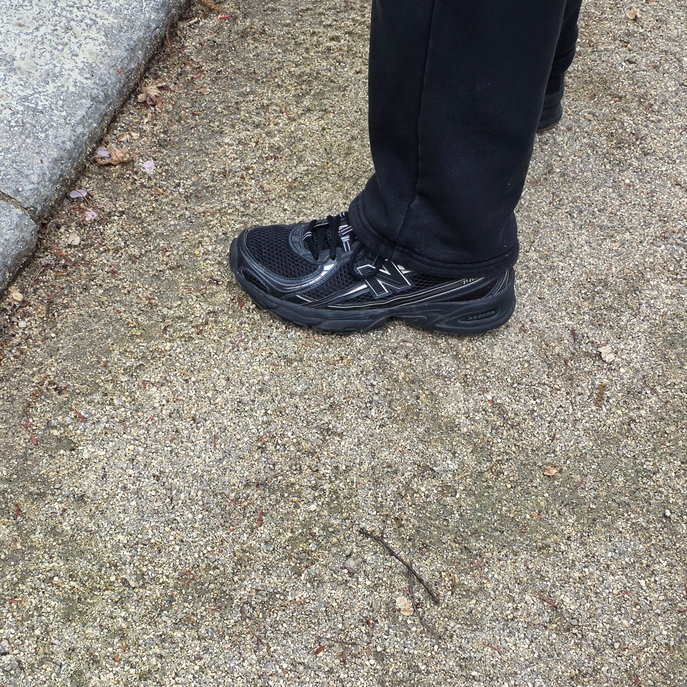 New Balance 740v2 Black Silver Metallic 착용 스타일