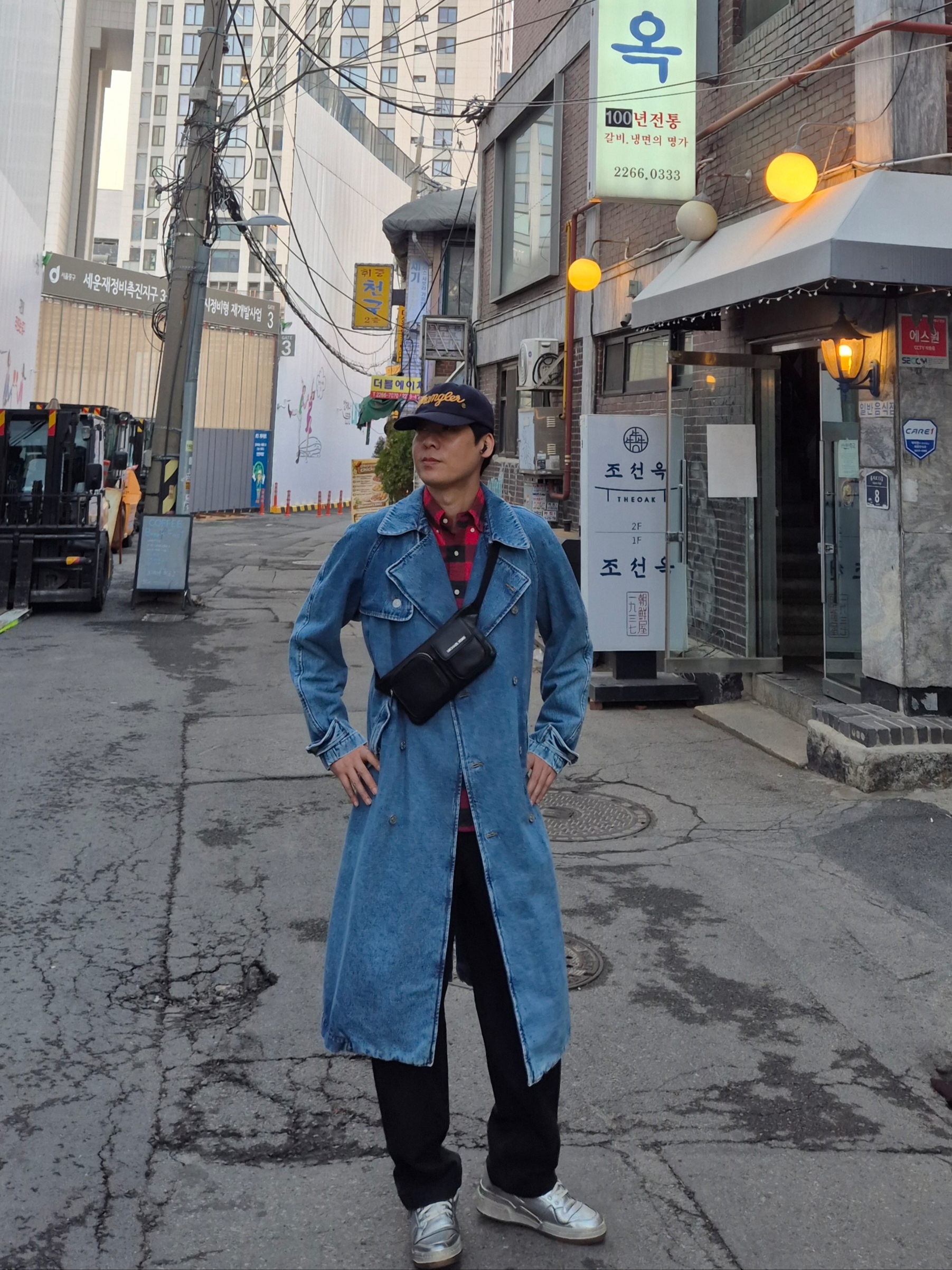 IAB Studio x Obey Poster Carpenter Pants Anthracite, Wrangler Rope Logo Chain Stitch Cap Navy 착용 스타일 - 1