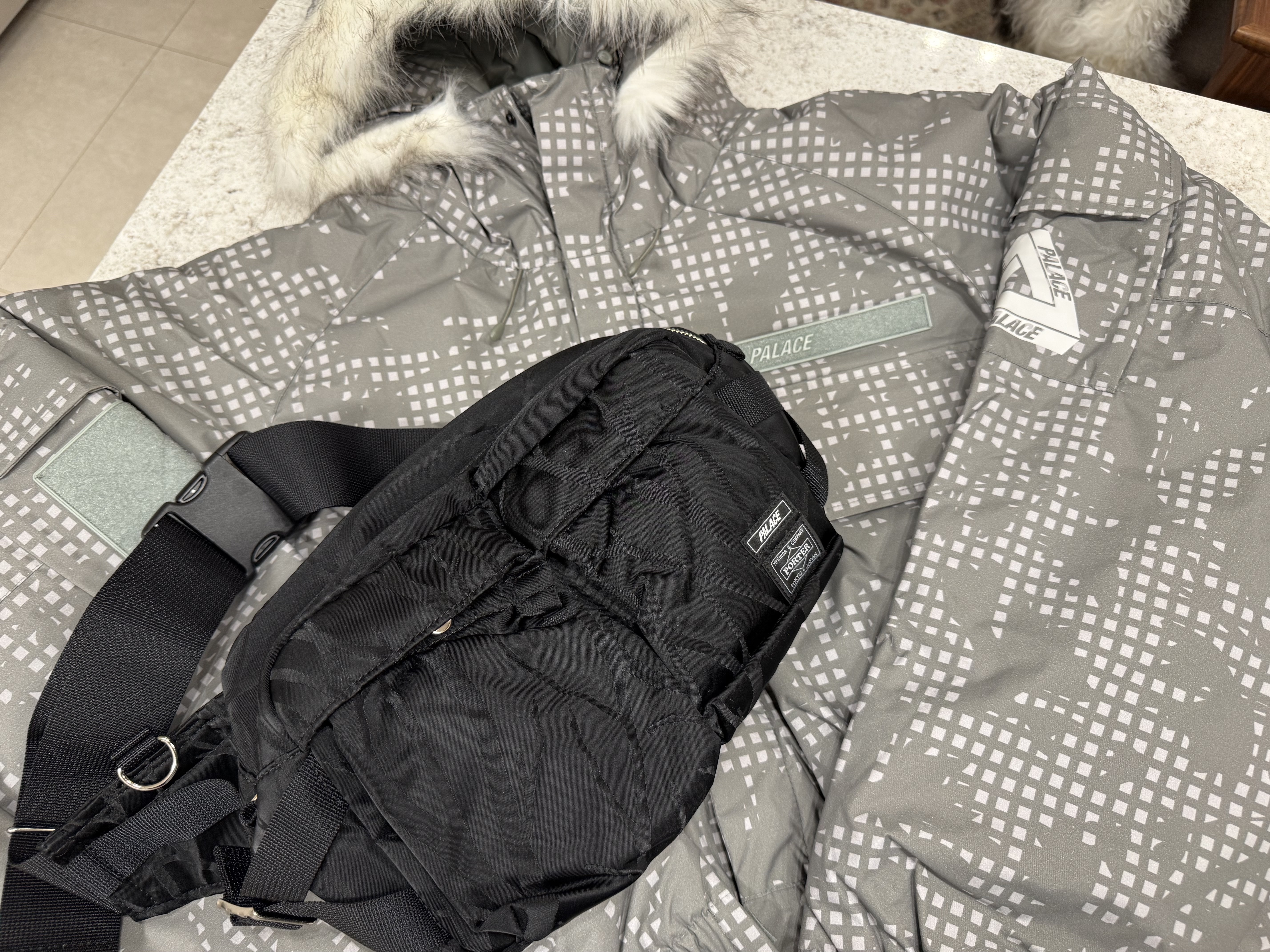 Palace PCWCS Hooded Jacket Digi DPM - 24FW, Porter x Palace Waist Bag Black - 24FW 착용 스타일 - 1
