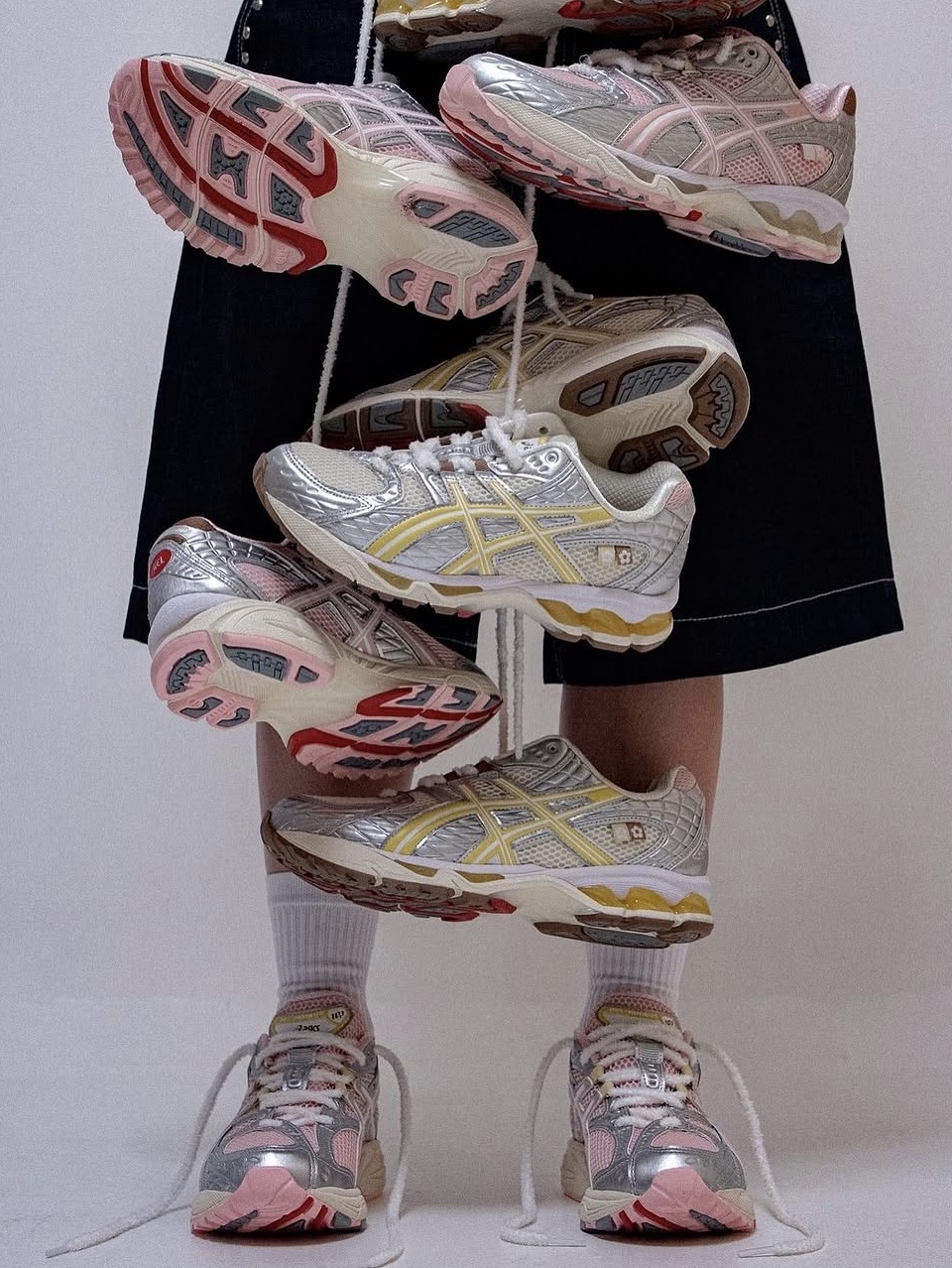 Asics x Atmos x Vandy The Pink Gel-Nimbus 10.1 Banana Split Strawberry 착용 스타일 - 7