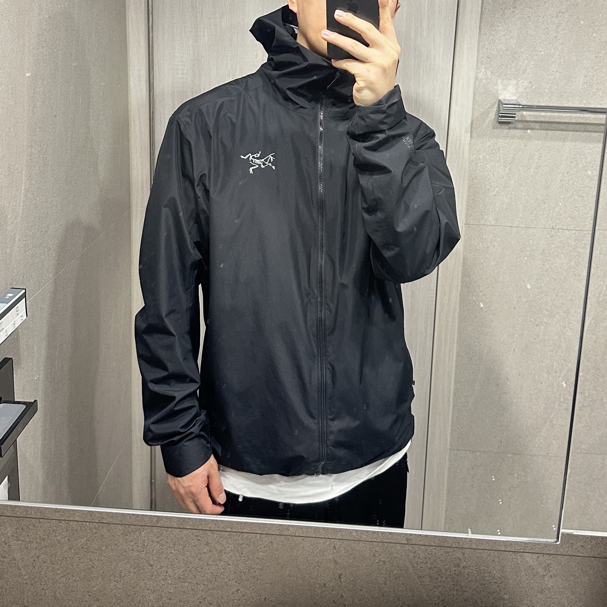 Arc'teryx Solano Hoody Black 착용 스타일