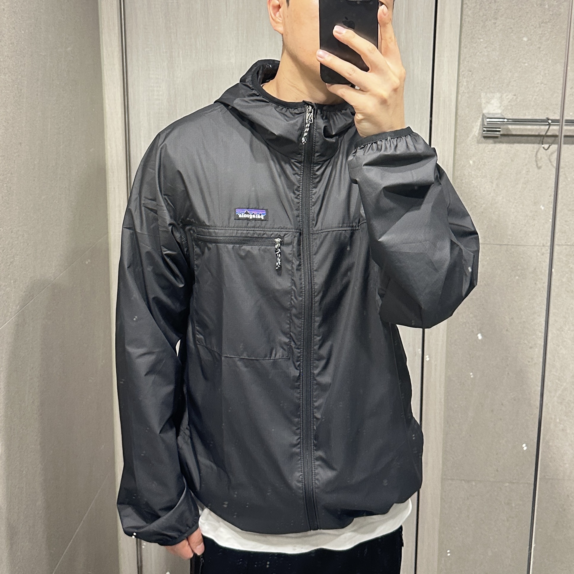 Patagonia Light Variable Jacket Black 착용 스타일