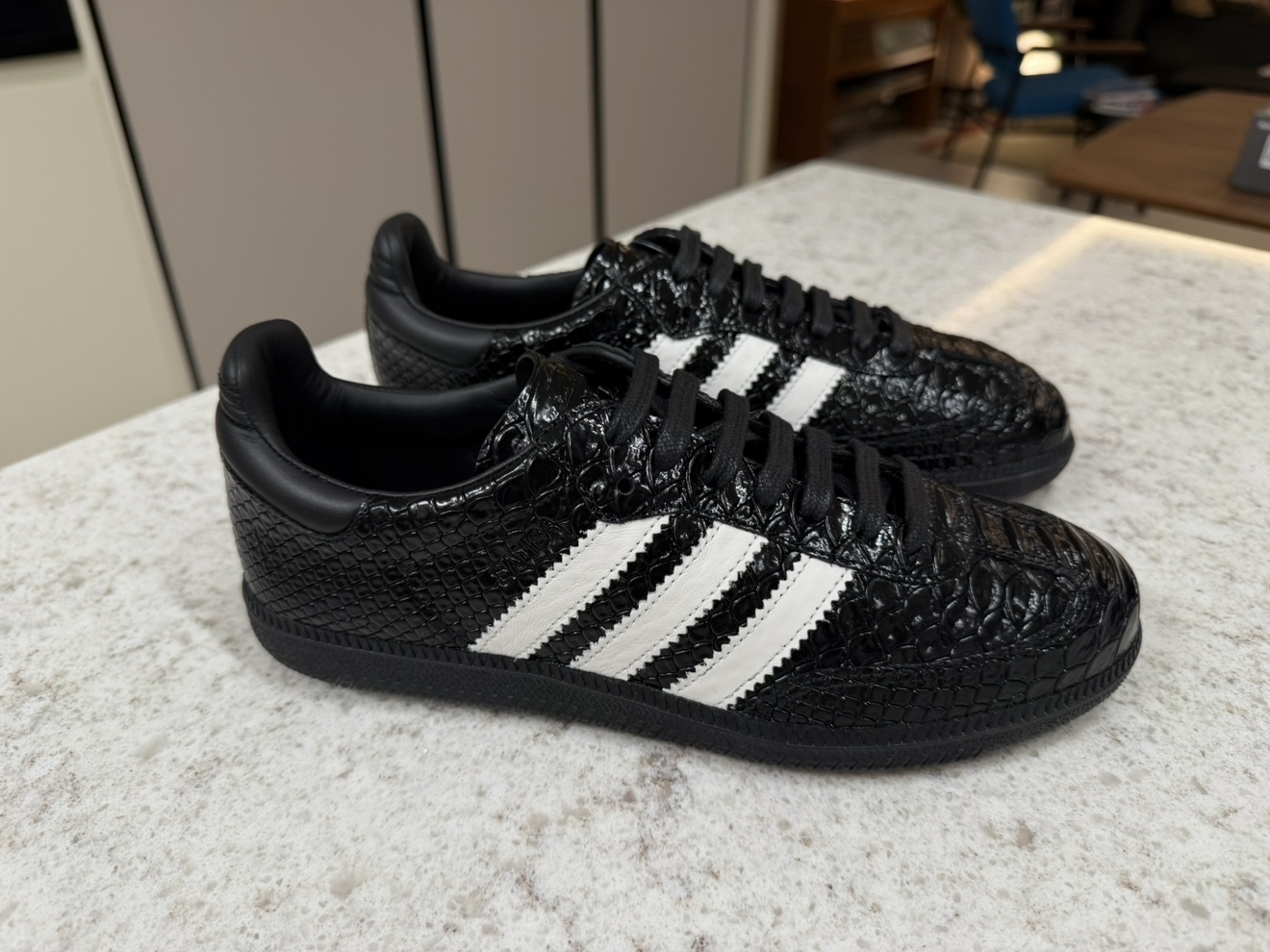 Adidas Samba OG Made in Italy Black Cloud White 착용 스타일 - 1