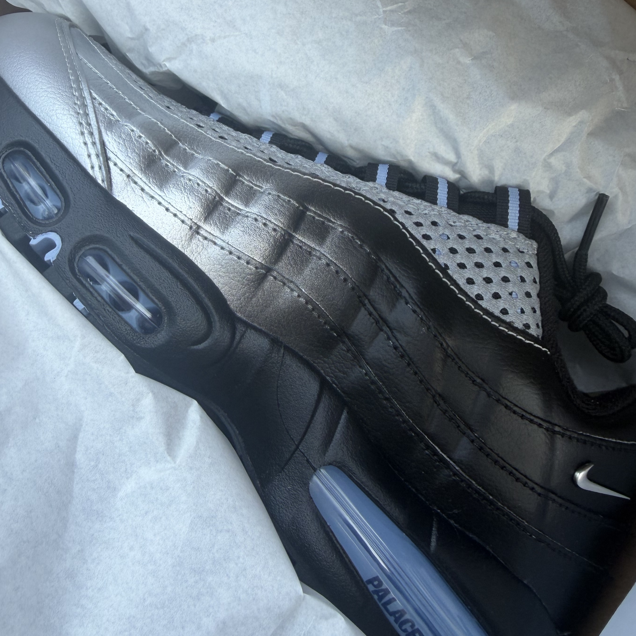 Nike x Palace Air Max 95 Metallic Silver Aluminum 착용 스타일