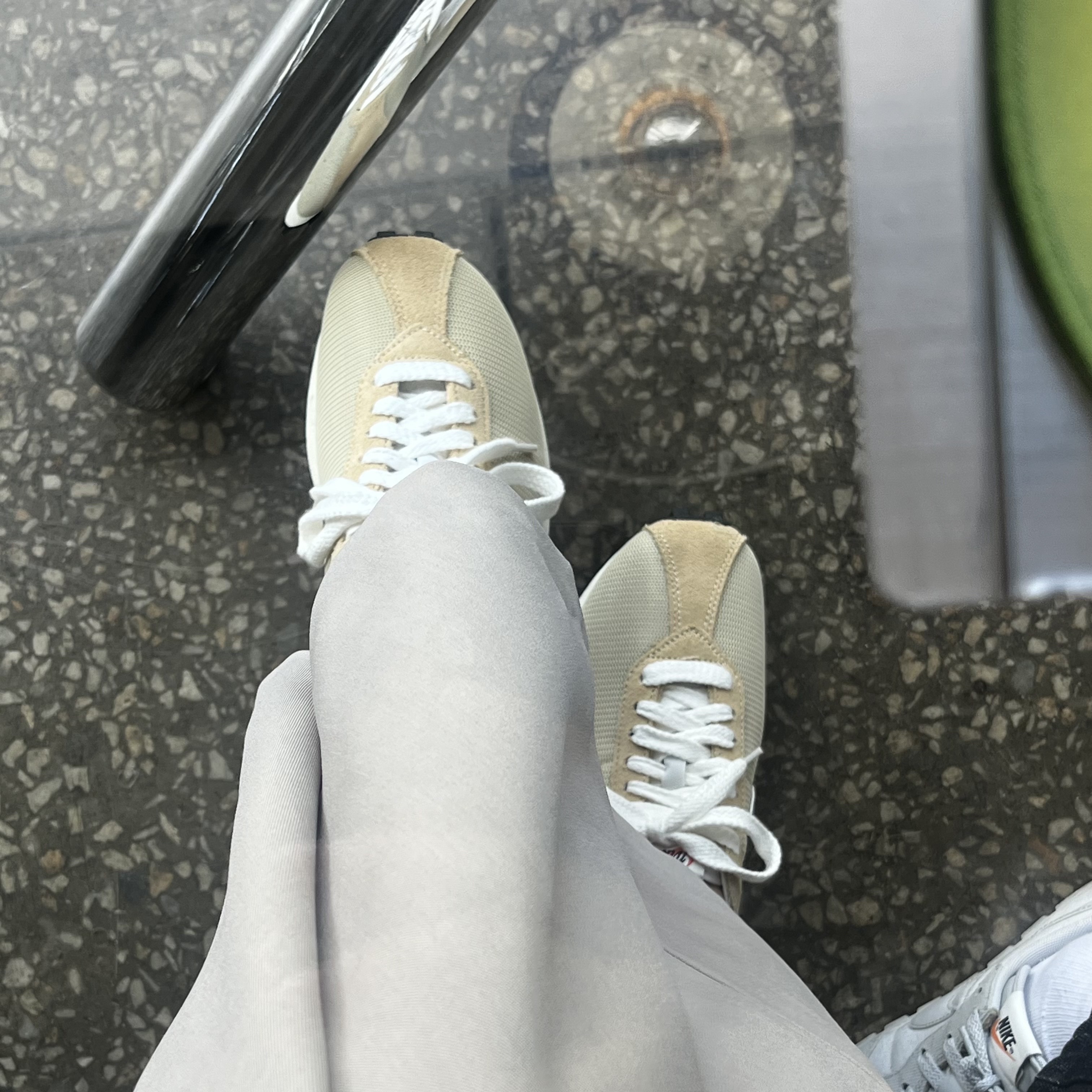Nike LD-1000 SP Sesame and Team Gold 착용 스타일