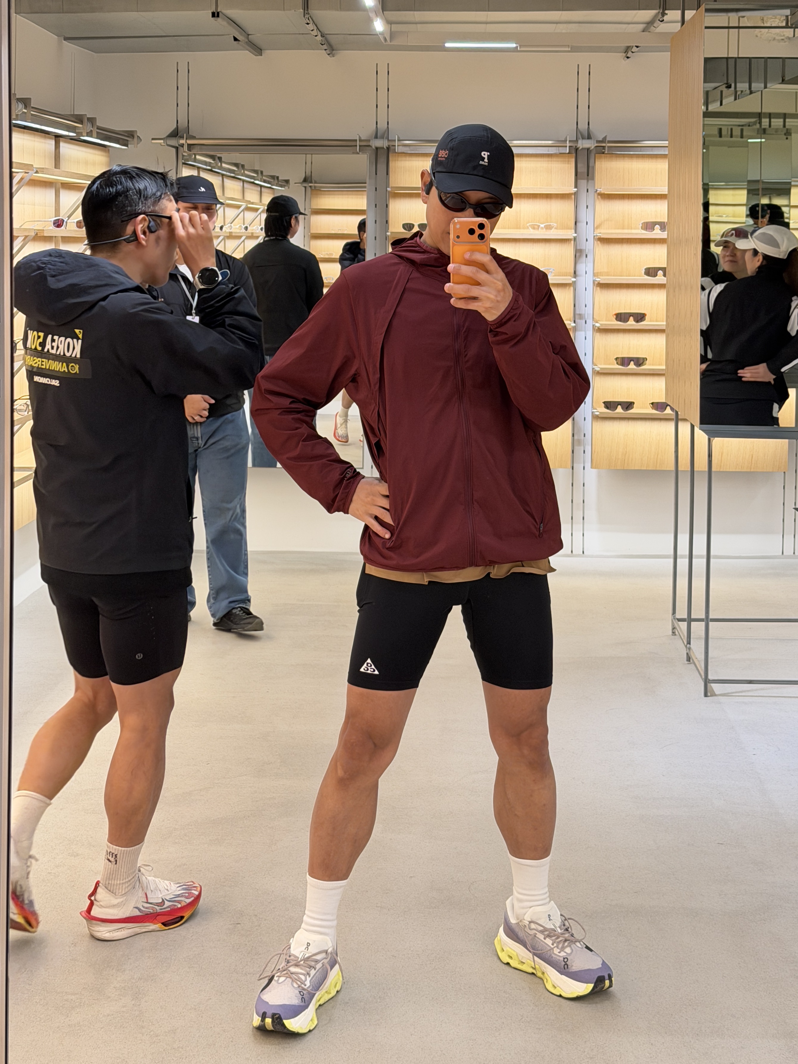 Oakley Eye Jacket Redux Latitude Collection Matte Olive Ink Frame Prizm Bronze Lenses High Bridge Fit, Ciele Athletics GOCap SC Comp WWMCity Paris 착용 스타일 - 1