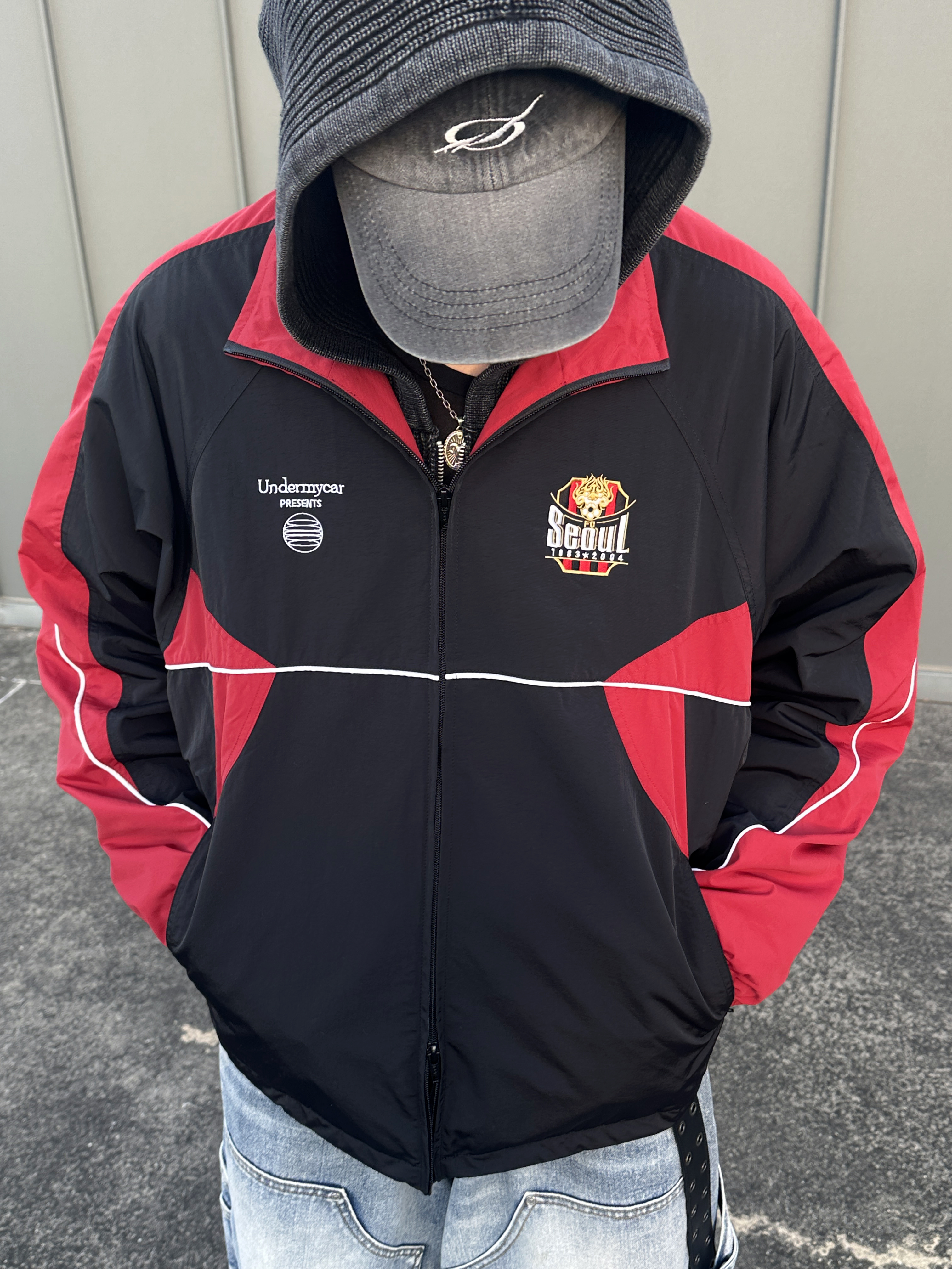 FC SEOUL X Undermycar Piping Wind Breaker Black 착용 스타일 - 2