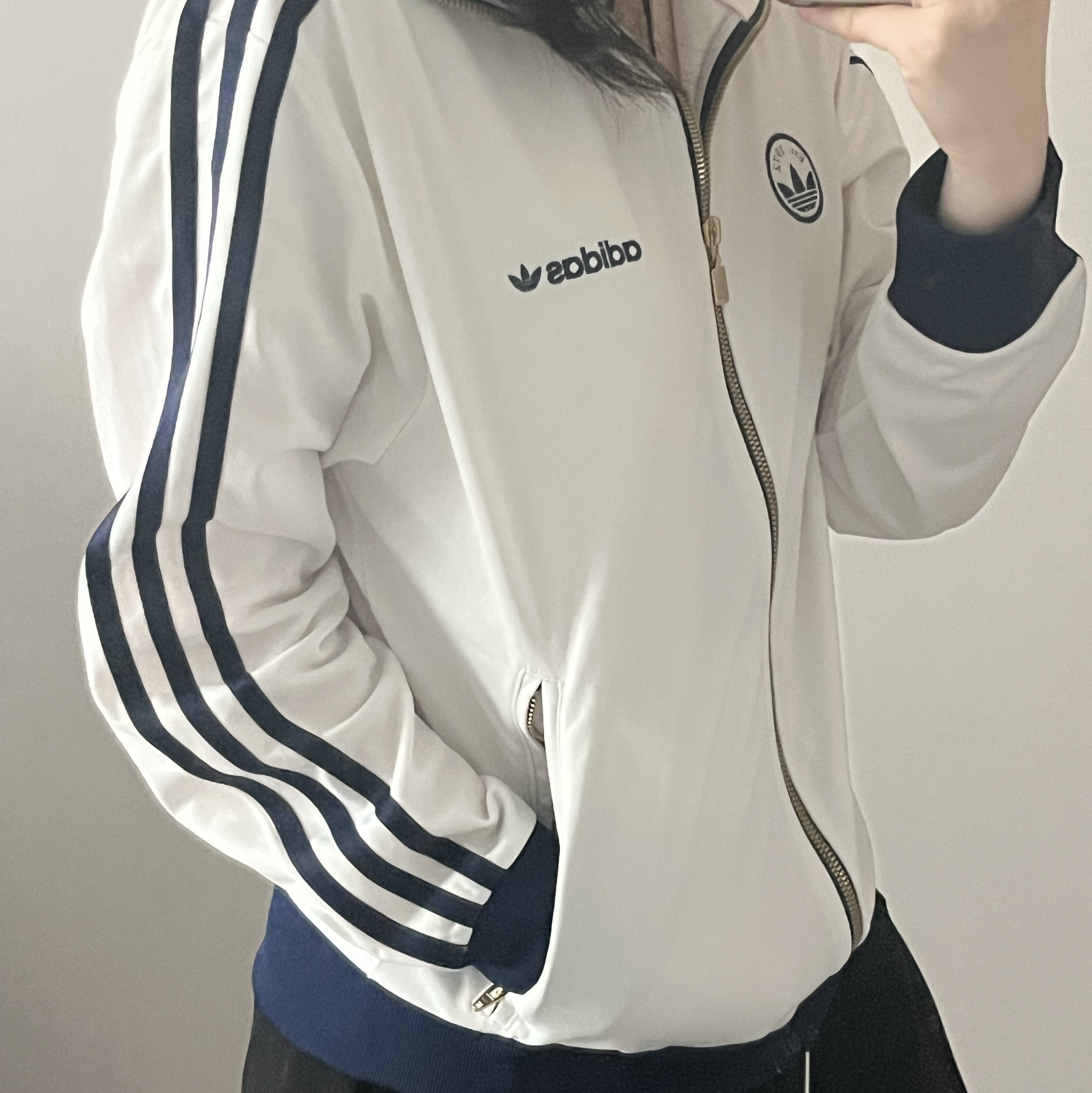 (W) Adidas Firebird Badge Track Top Cloud White - KR Sizing 착용 스타일 - 2