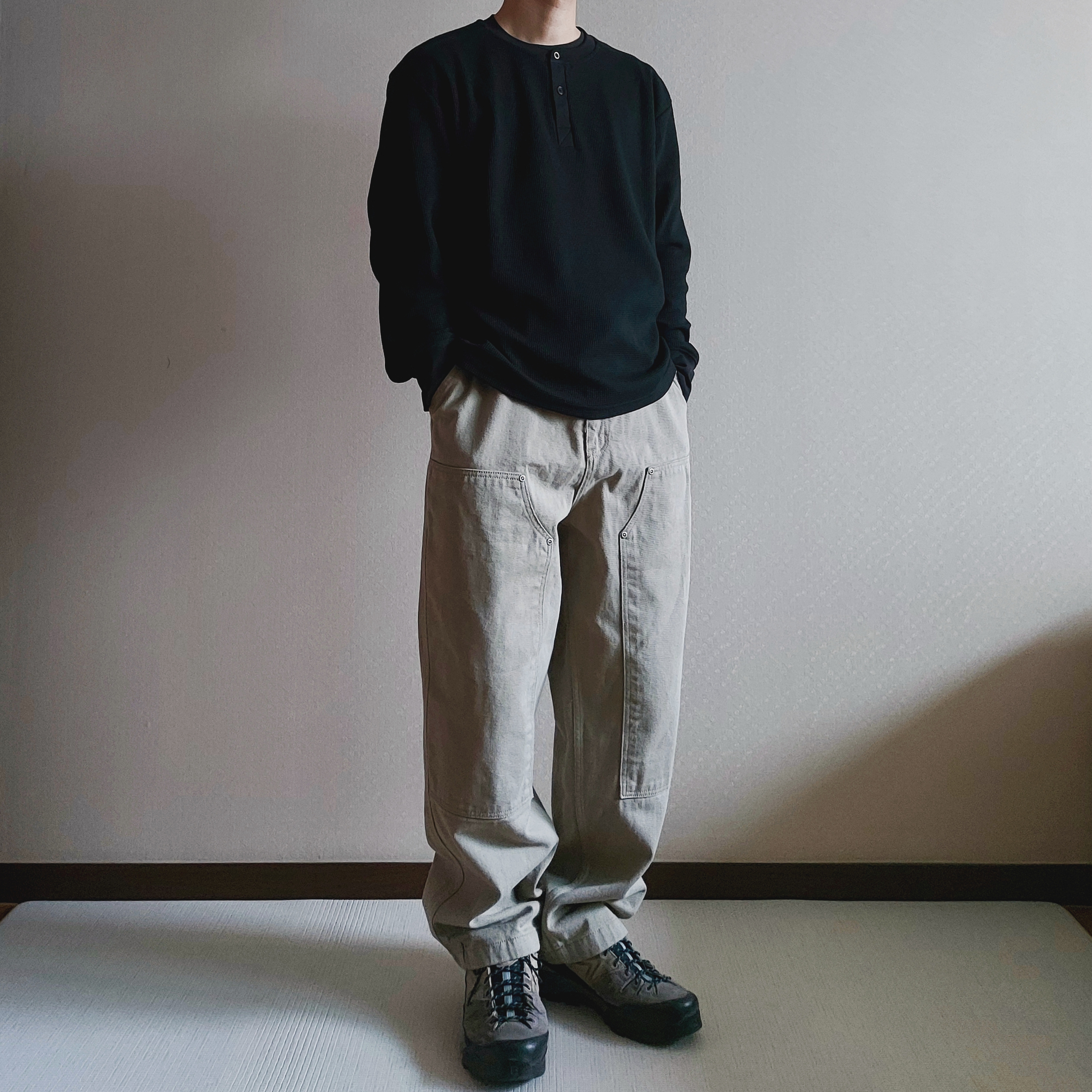 Salomon X-Alp LTR Pewter Vintage Khaki, Millo Archive Rusty Waffle Henley Neck Long Sleeve Black 착용 스타일 - 1