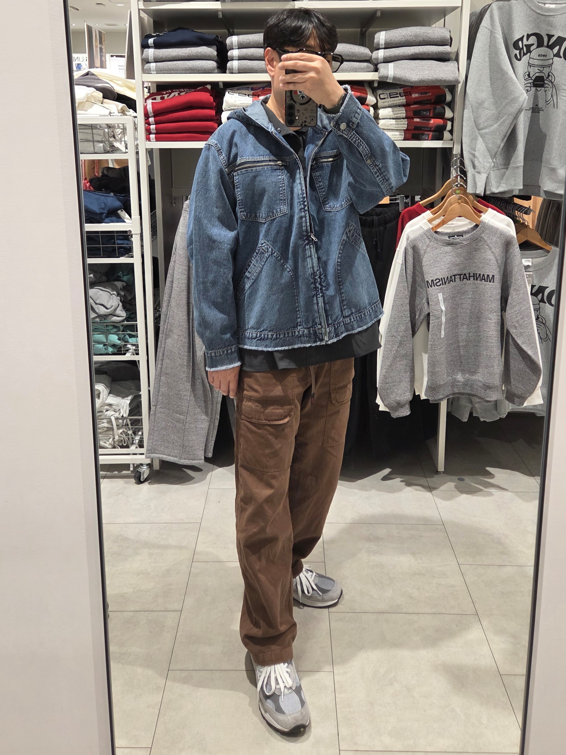 GU x Undercover Undercover Denim Zip-Up Hoodie Blue, New Balance 992 Made in USA Core Grey Silver Metallic 착용 스타일