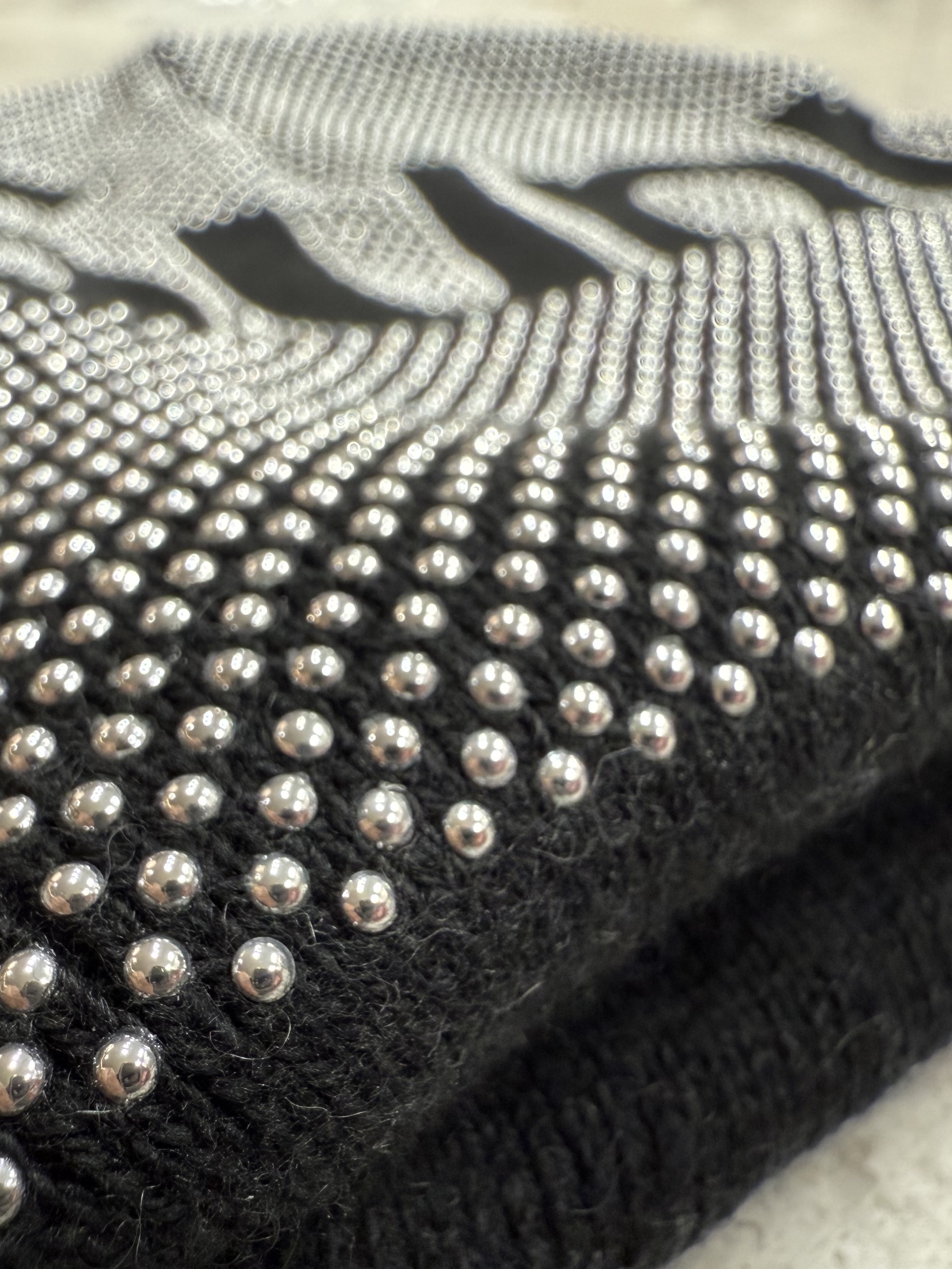 Supreme Studded Knockout Big Logo Beanie Black - 25FW 착용 스타일 - 5