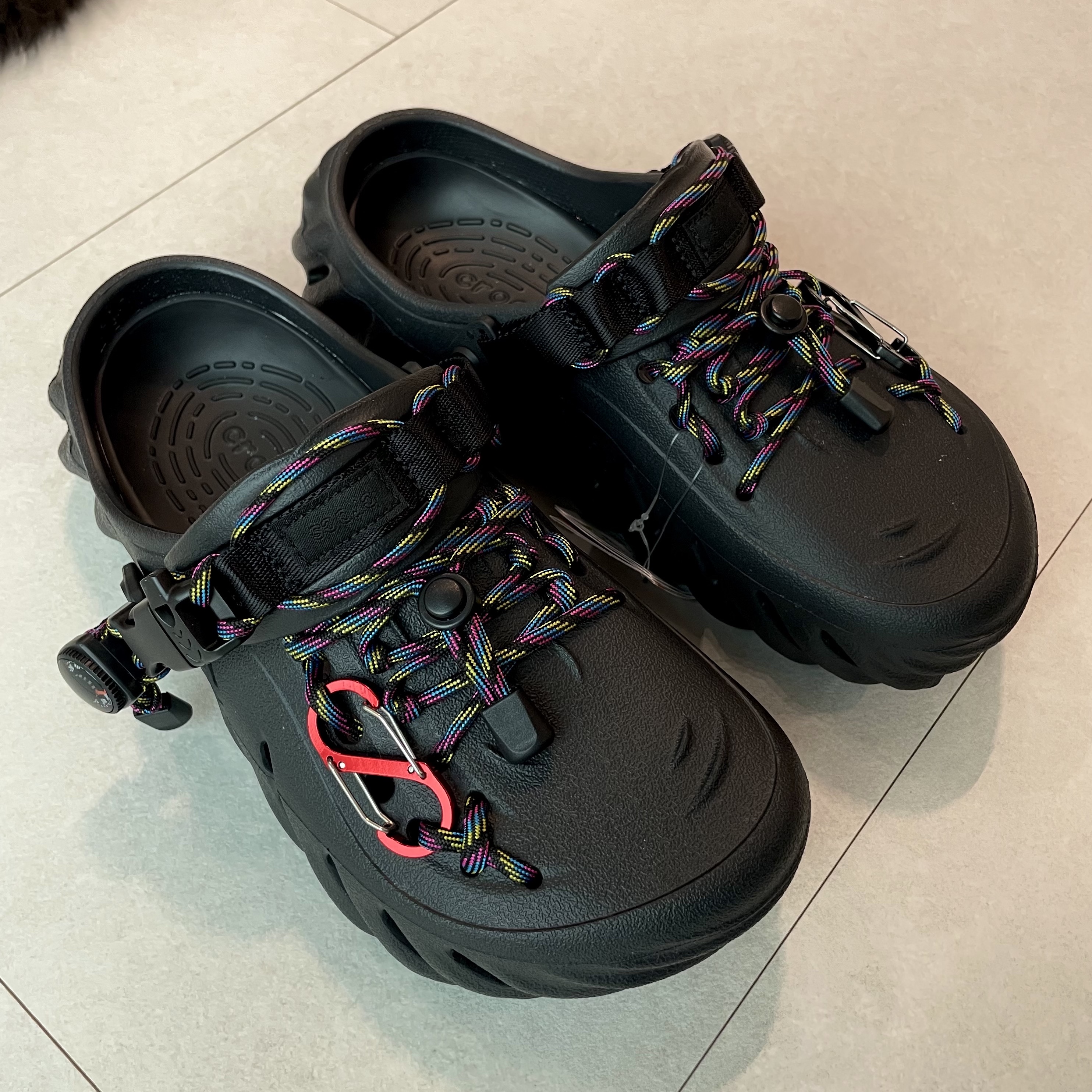 Crocs Echo Clog Black 착용 스타일