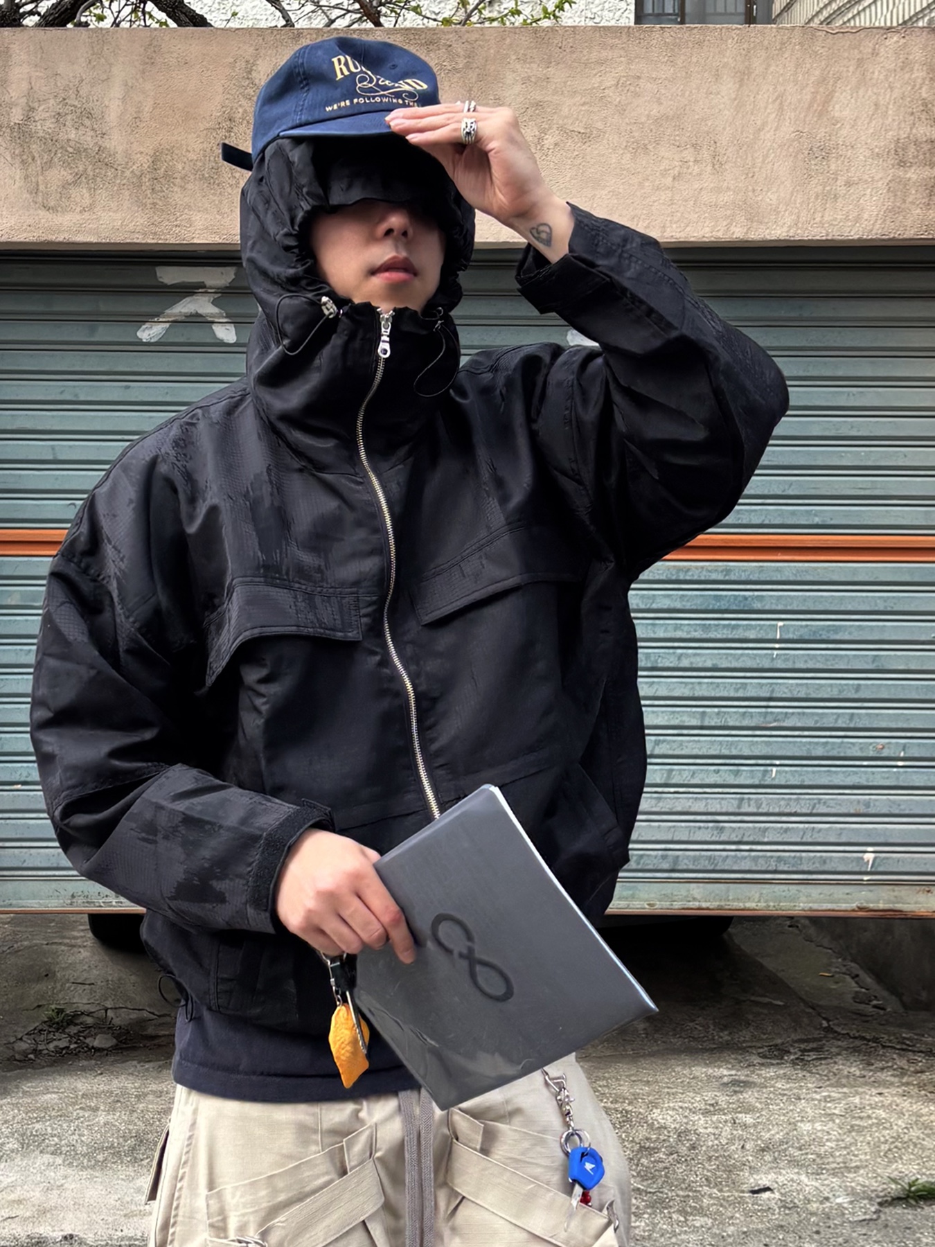 Wapworks Wide Safety Cargo Pants Black, Wapworks Structure Wind Shell Black 착용 스타일 - 2