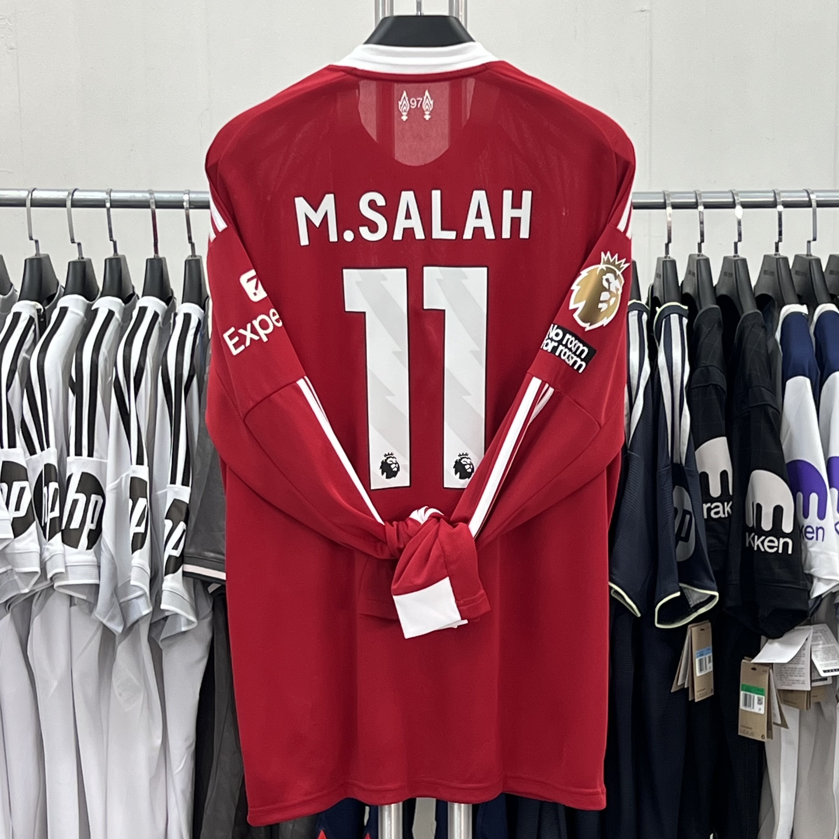 Adidas Liverpool FC 2025/26 Home Long Sleeve Jersey Strawberry Red - KR Sizing (Non Marking Ver.), Adidas Liverpool FC 2025/26 Home Jersey Strawberry Red - KR Sizing (Non Marking Ver.) 착용 스타일 - 1
