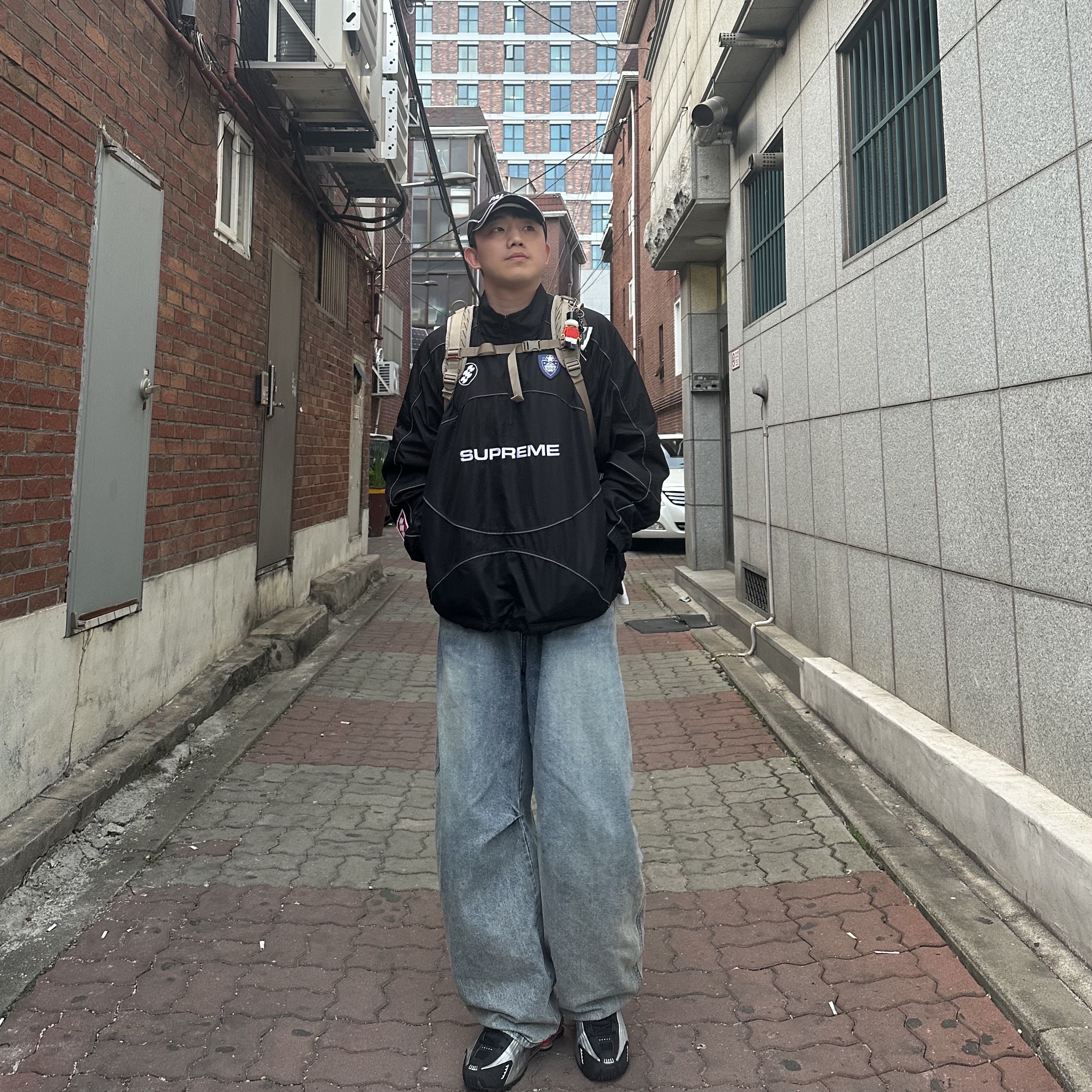 Palace x Umbro Cap Black - 24SS, Odyssey x Maison Mihara Yasuhiro Blakey Keyring Green 착용 스타일 - 1