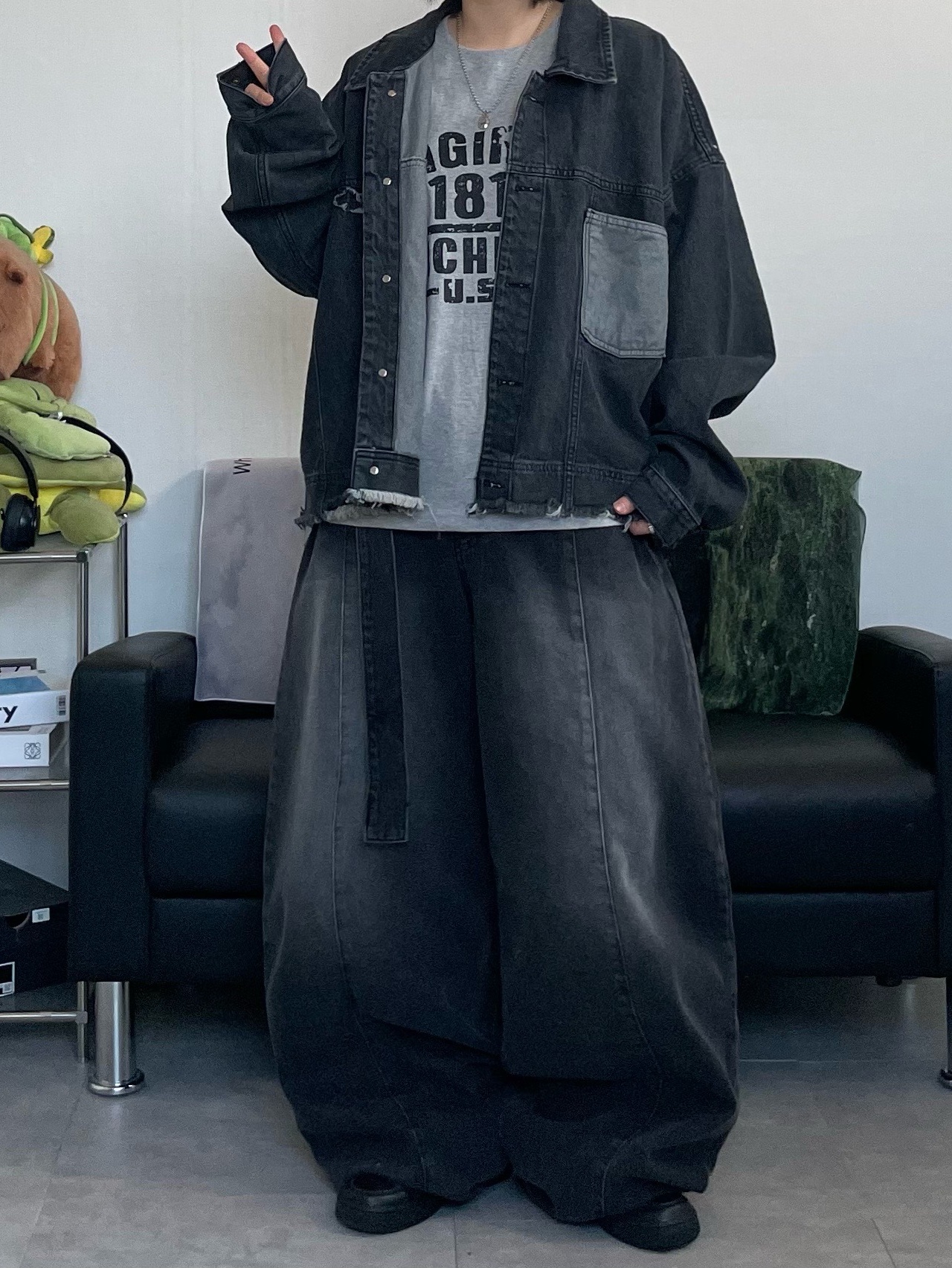 (W) Nike Air Force 1 '07 Low Triple Black 착용 스타일 - 3