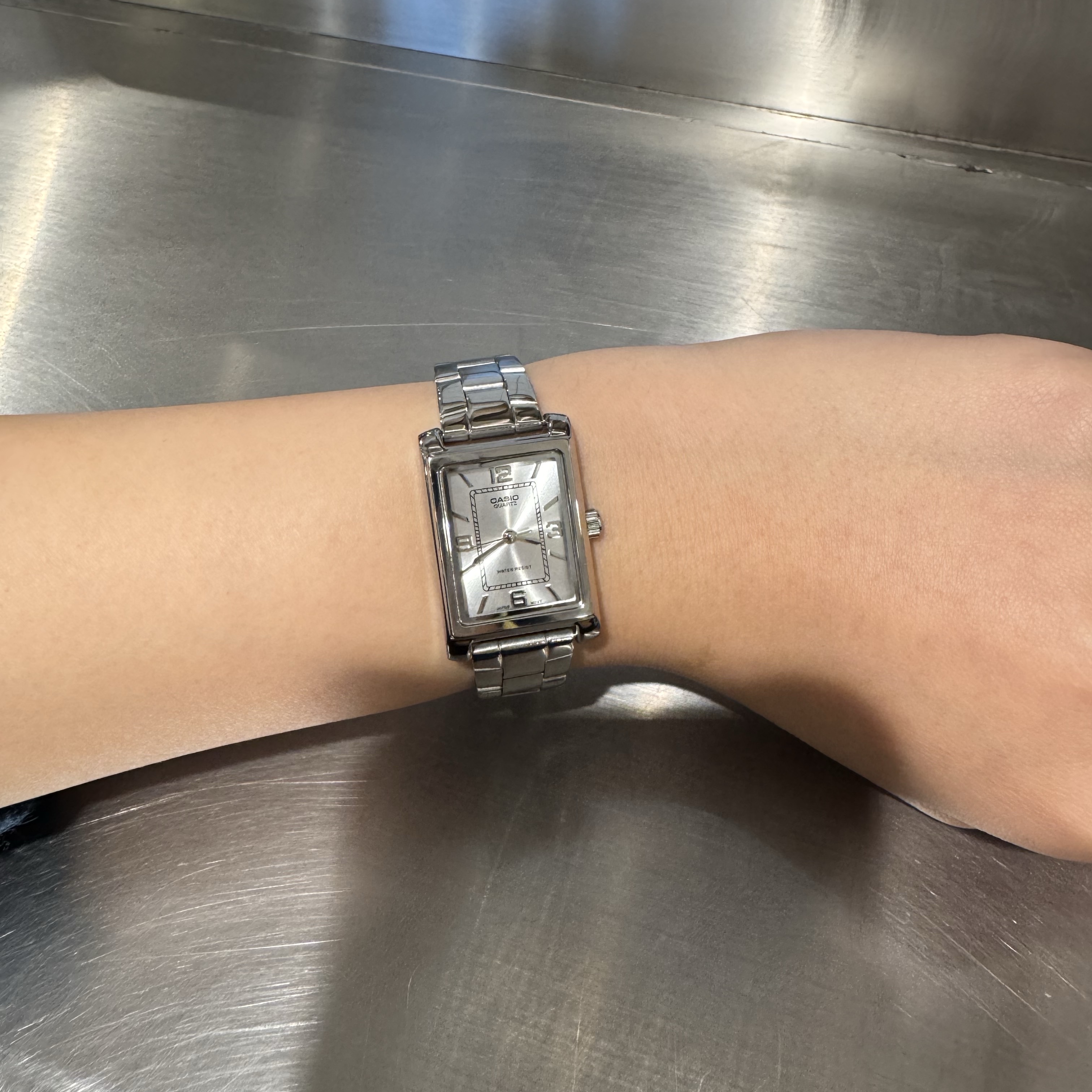 Casio LTP-1234DD-7ADF 착용 스타일