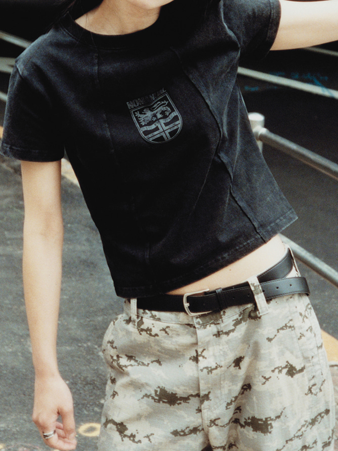 NOMANUAL W.B T-shirt Charcoal, (W) NOMANUAL Two Face Logo T-shirt Black 착용 스타일 - 5