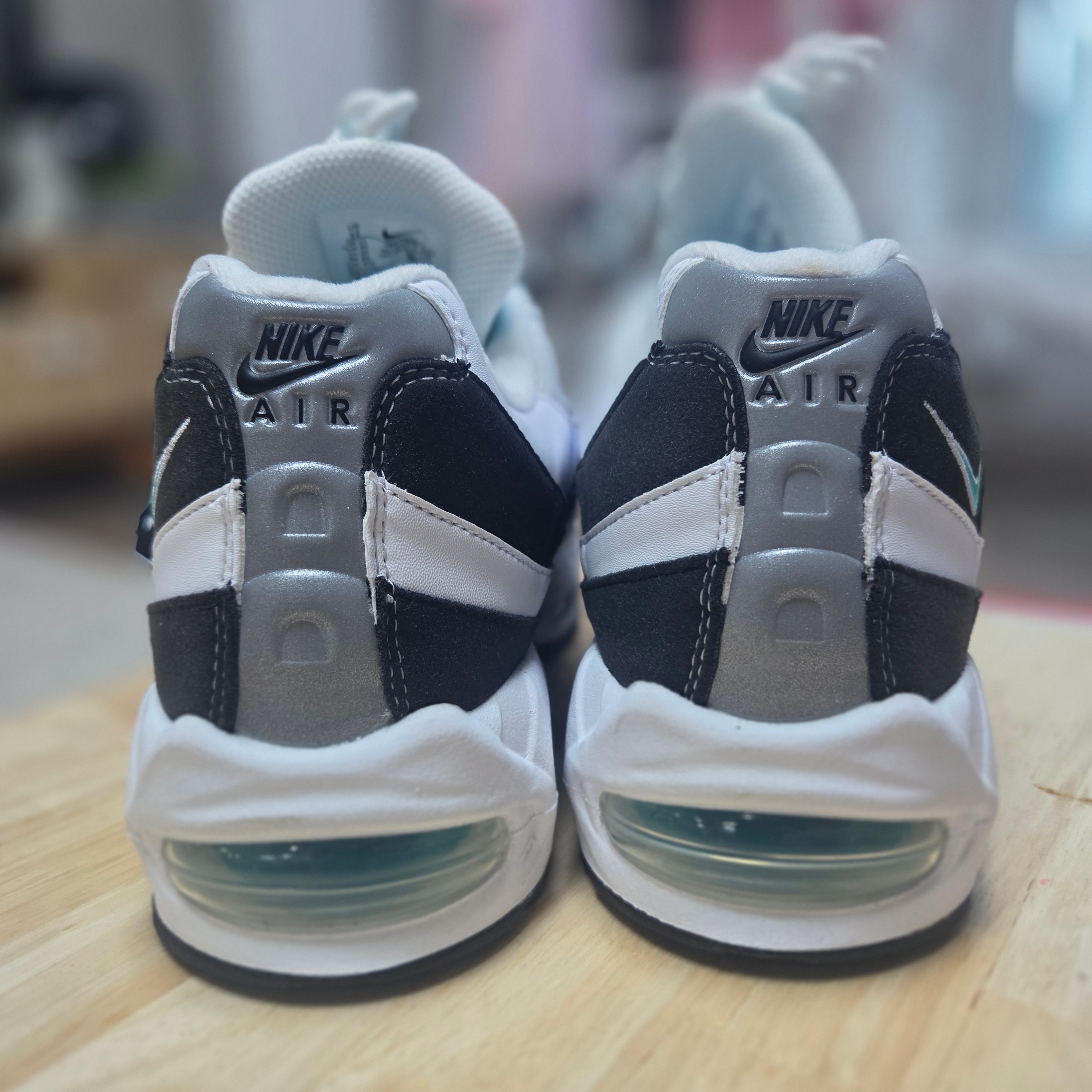 Nike Air Max 95 OG White and Black 착용 스타일 - 3
