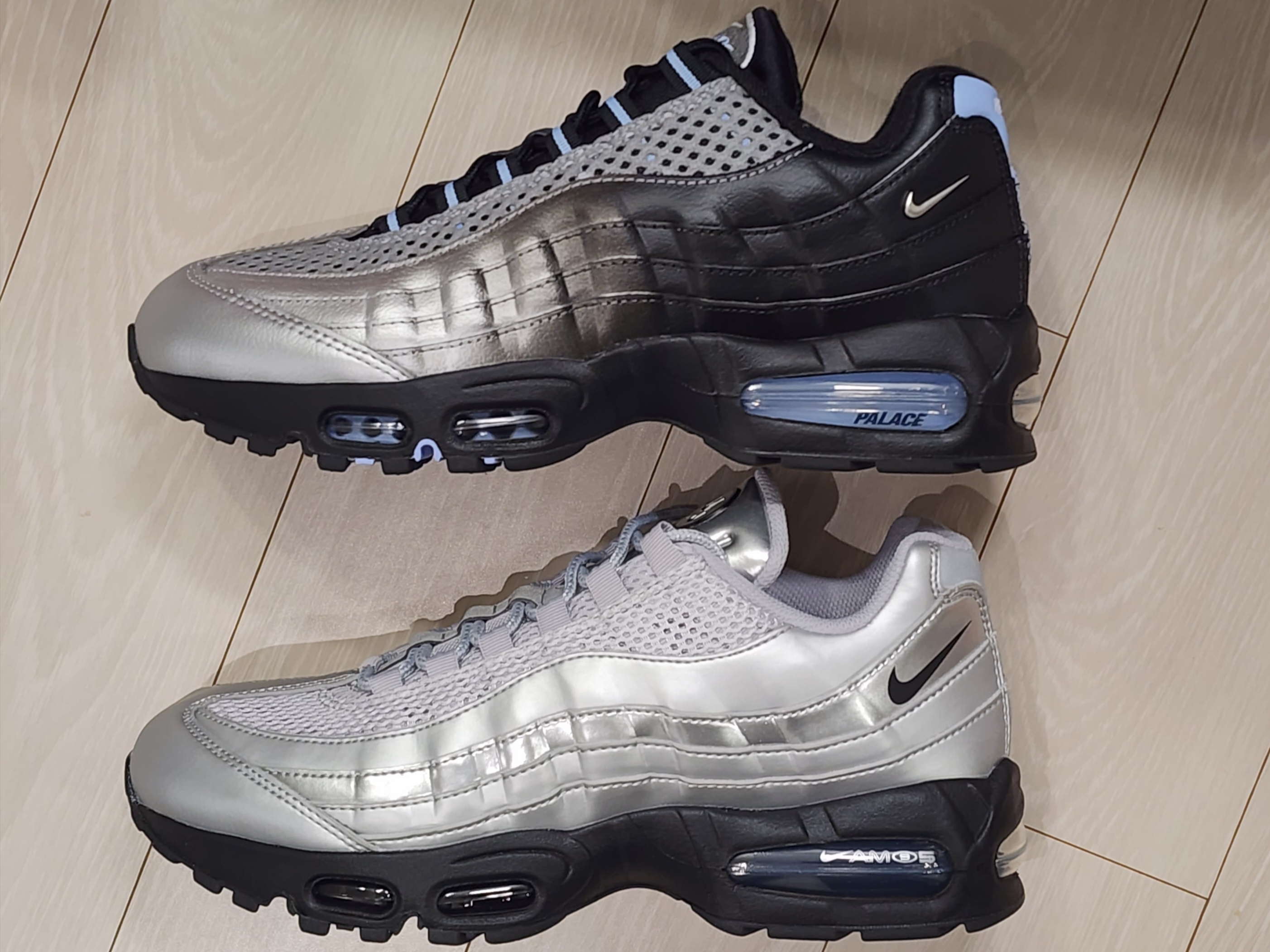 Nike x Palace Air Max 95 Metallic Silver Aluminum, Nike Air Max 95 Big Bubble Total 90 Metallic Silver Black 착용 스타일 - 1