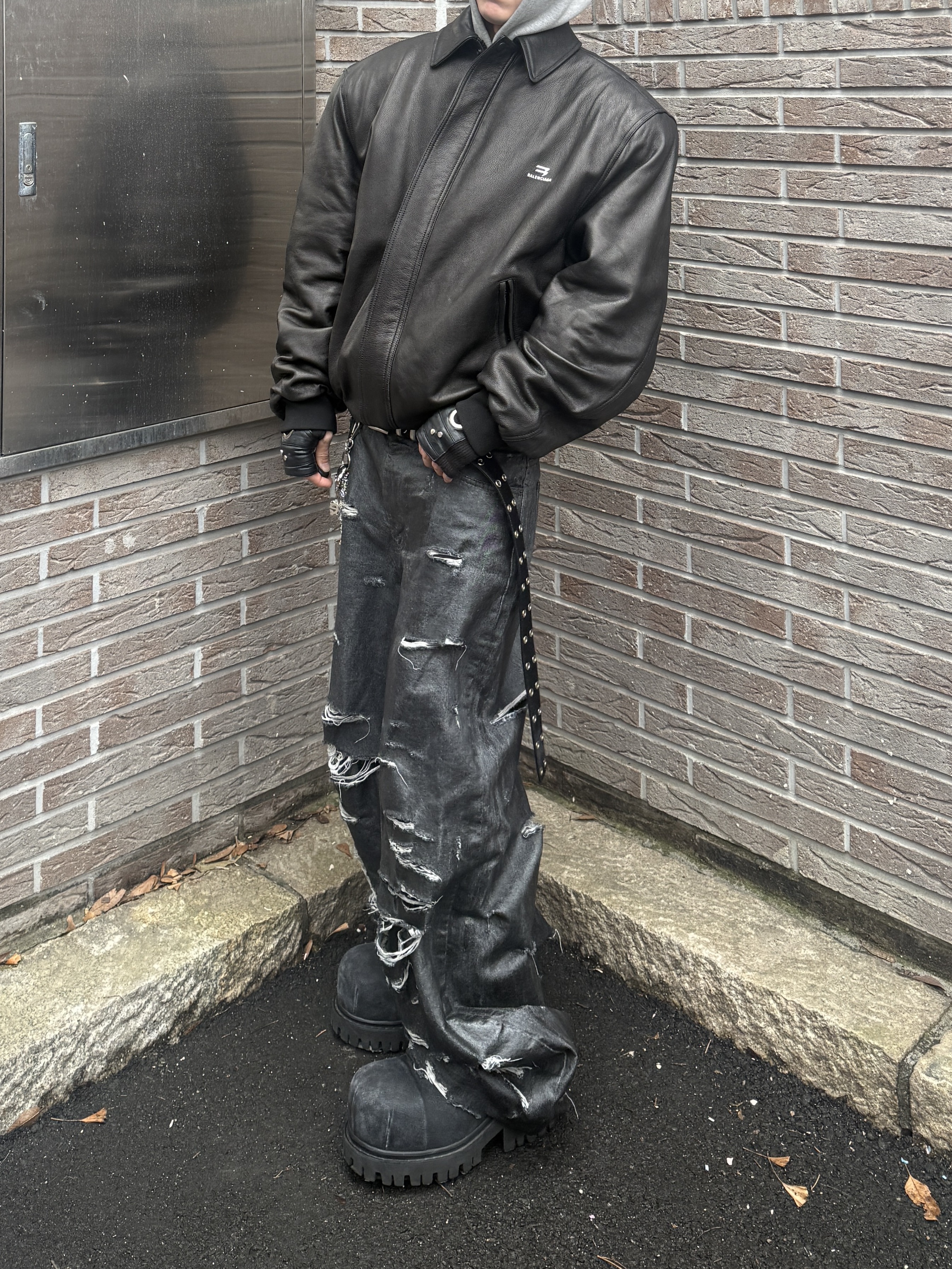 Balenciaga Sporty B Taxi Blouson Black, Balenciaga Sporty B Taxi Blouson Black 착용 스타일 - 4