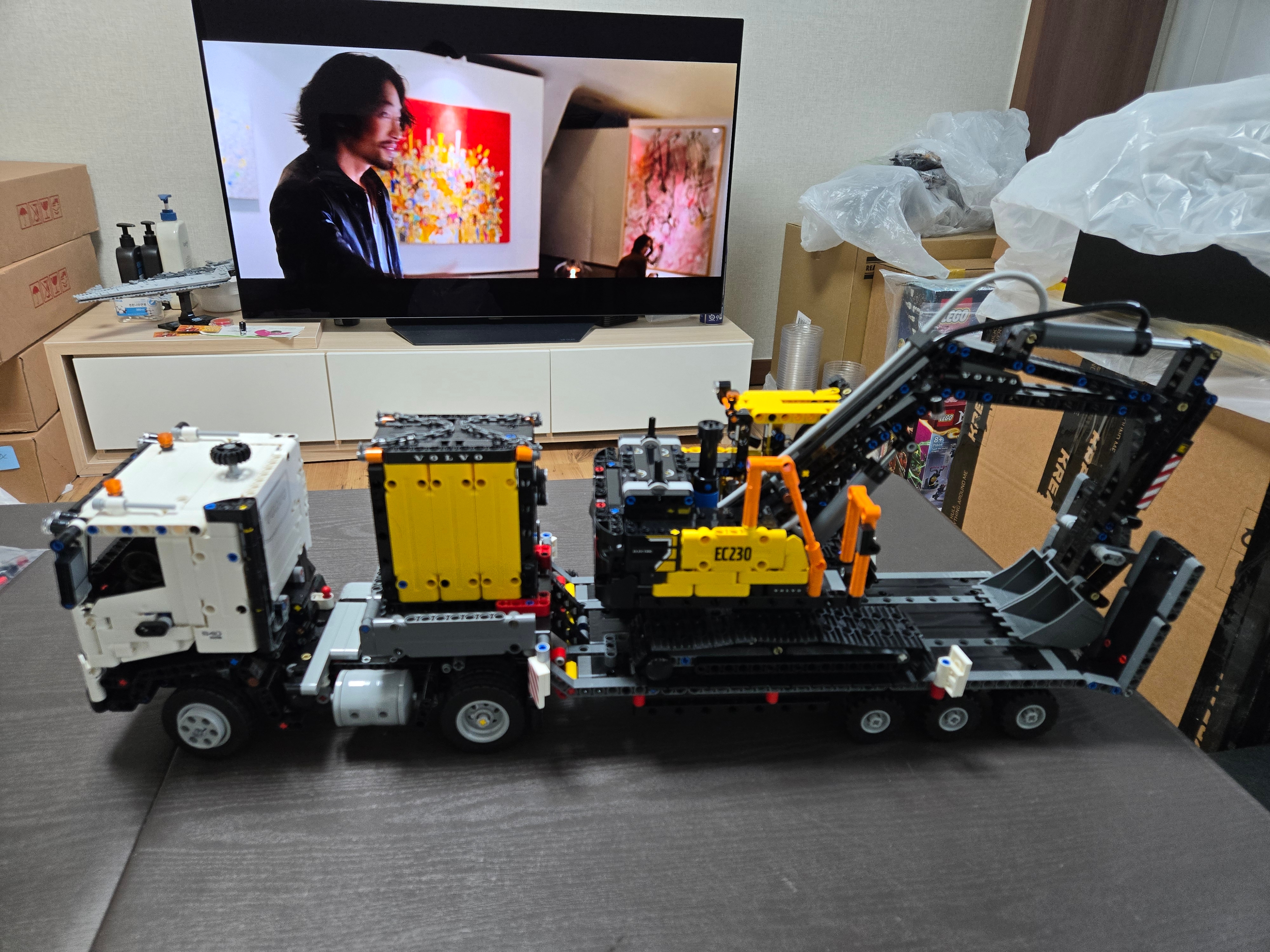 Lego Volvo FMX Truck & EC230 Electric Excavator 착용 스타일 - 1