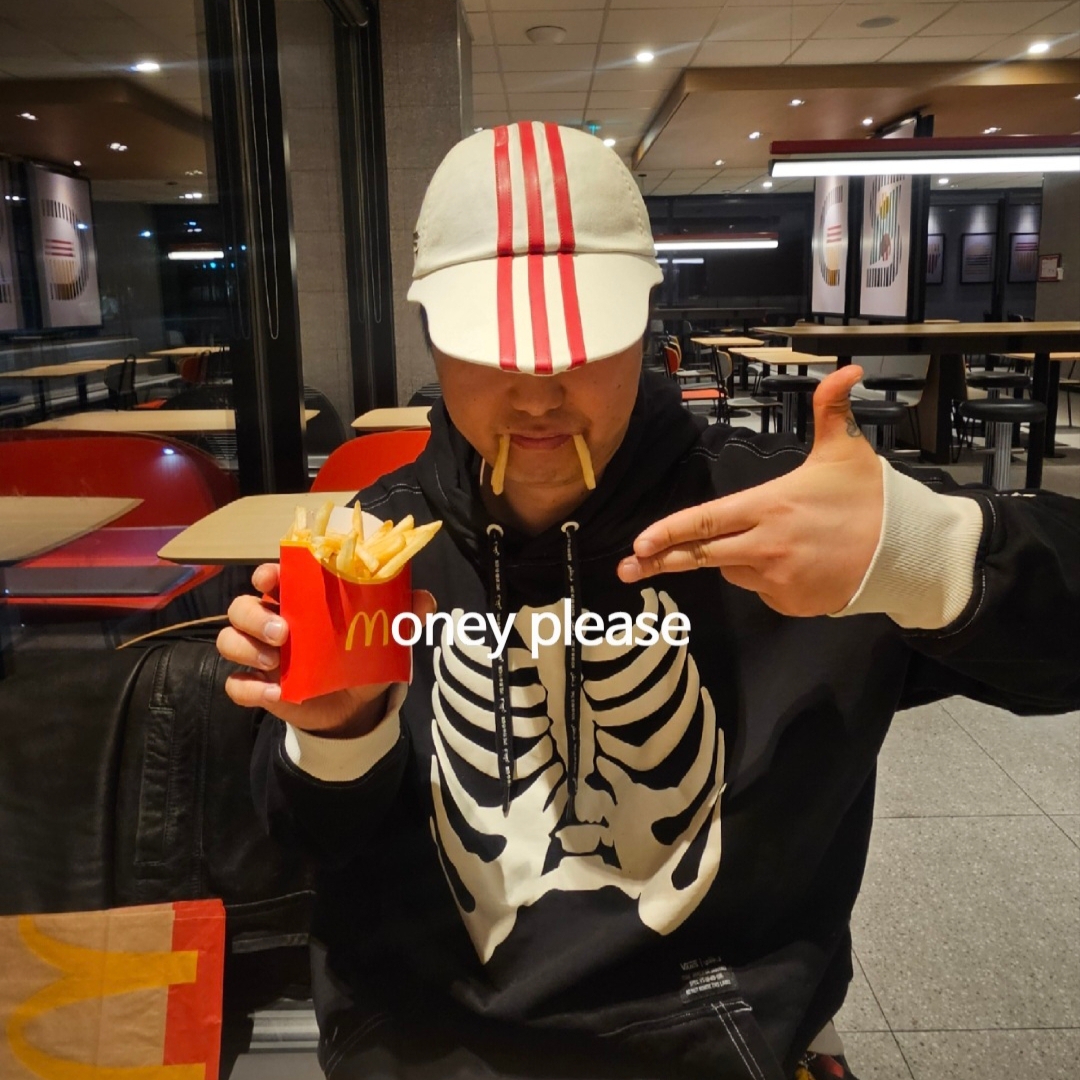 Adidas x Thug Club Sword Cap Cream White, Vans x Mark SBTG Skelleton GFX Hoodie Black 착용 스타일