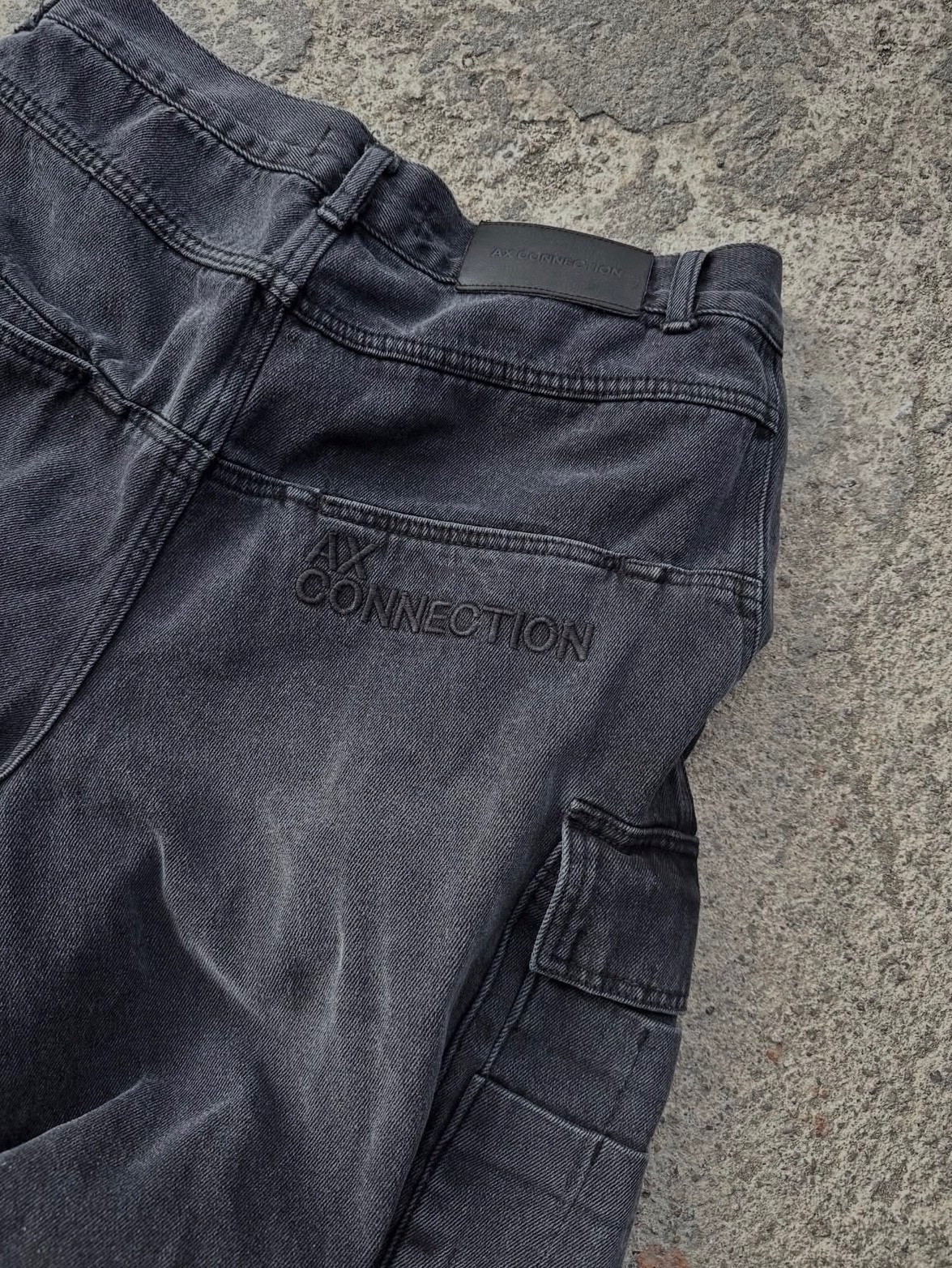 AX CONNECTION Tactical Cargo Washed Wide Denim Pants Grey 착용 스타일