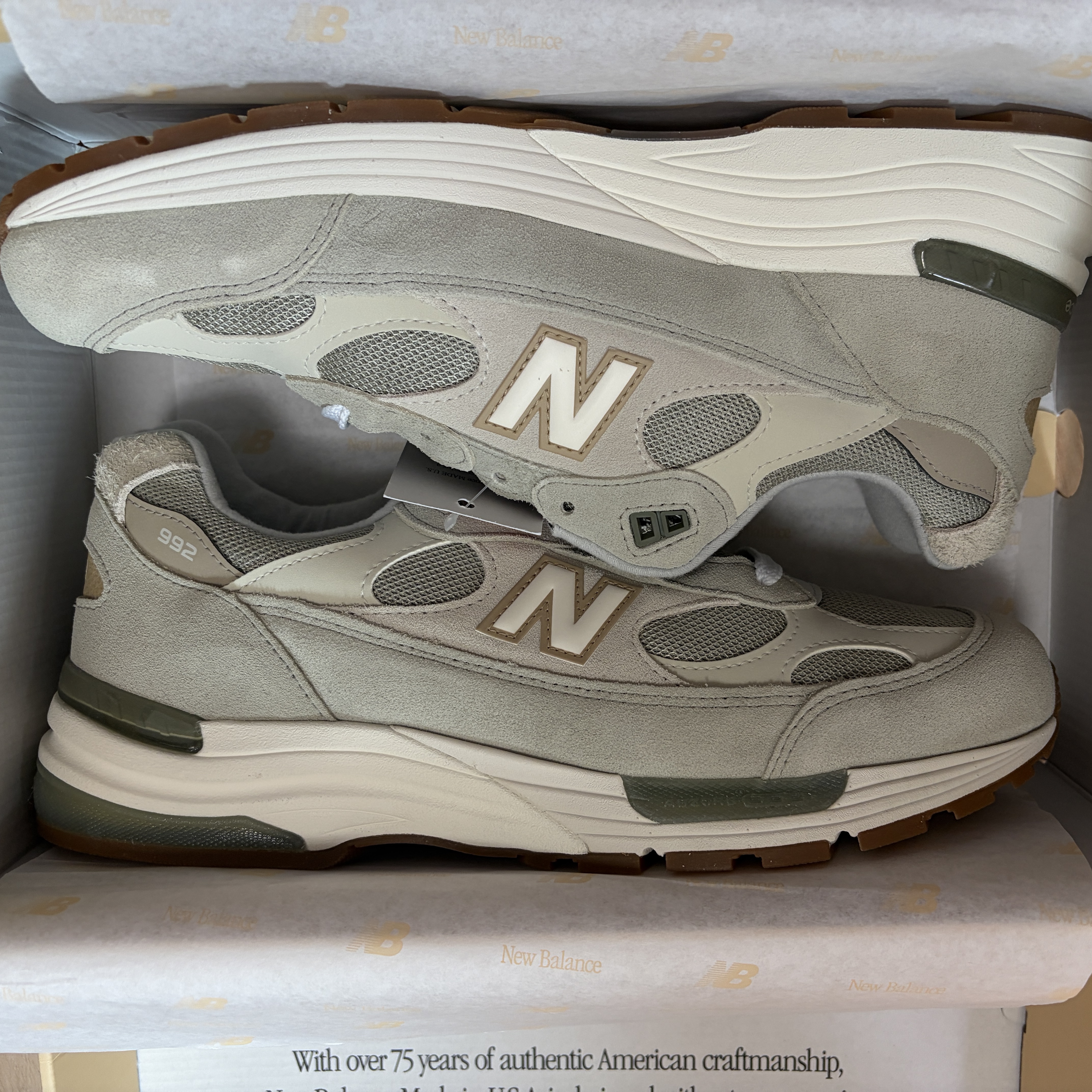 New Balance x Teddy Santis 992 Made in USA Olivine Incense 착용 스타일 - 4