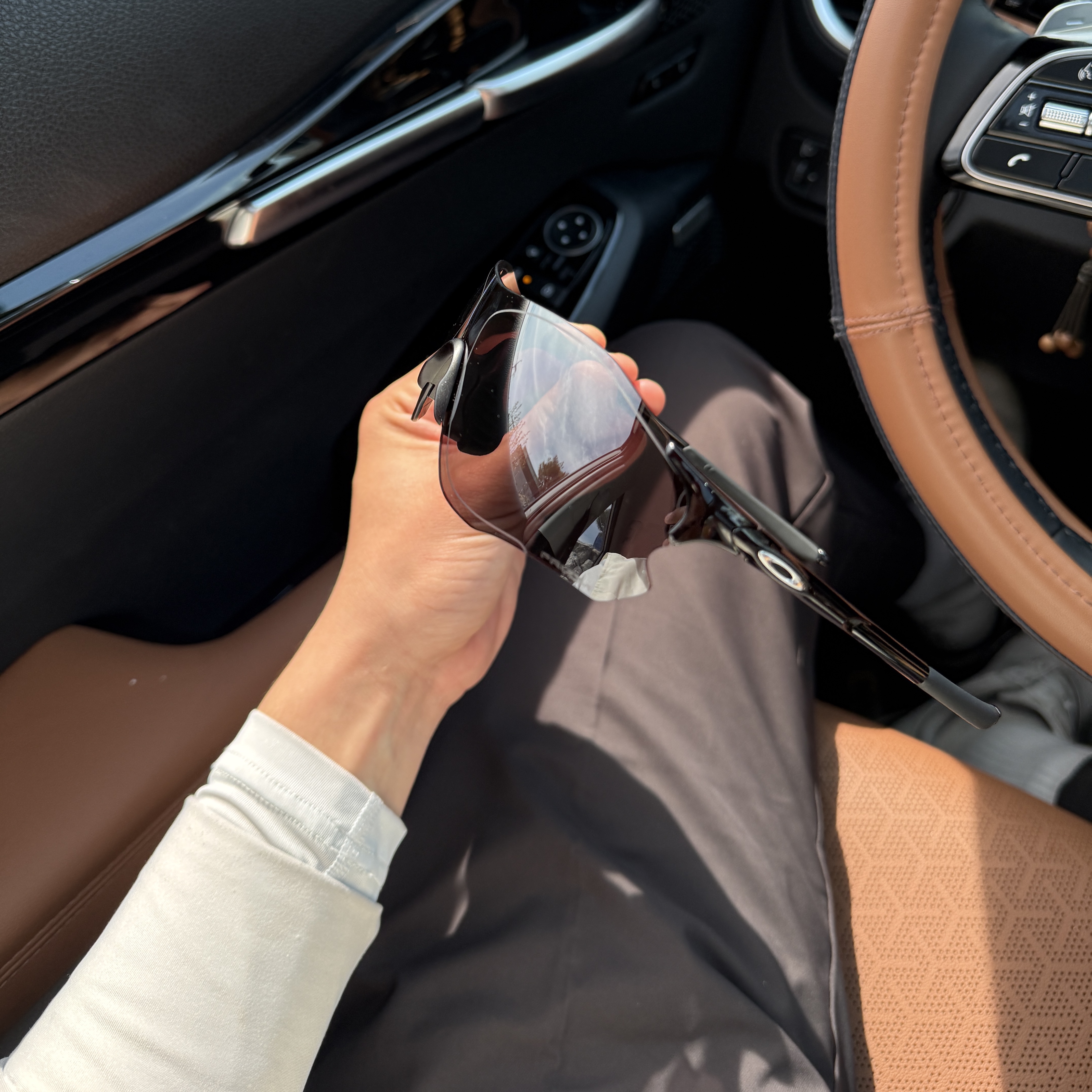 Oakley EVZero Path Polished Black Frame Prizm Black Lenses Low Bridge Fit 착용 스타일