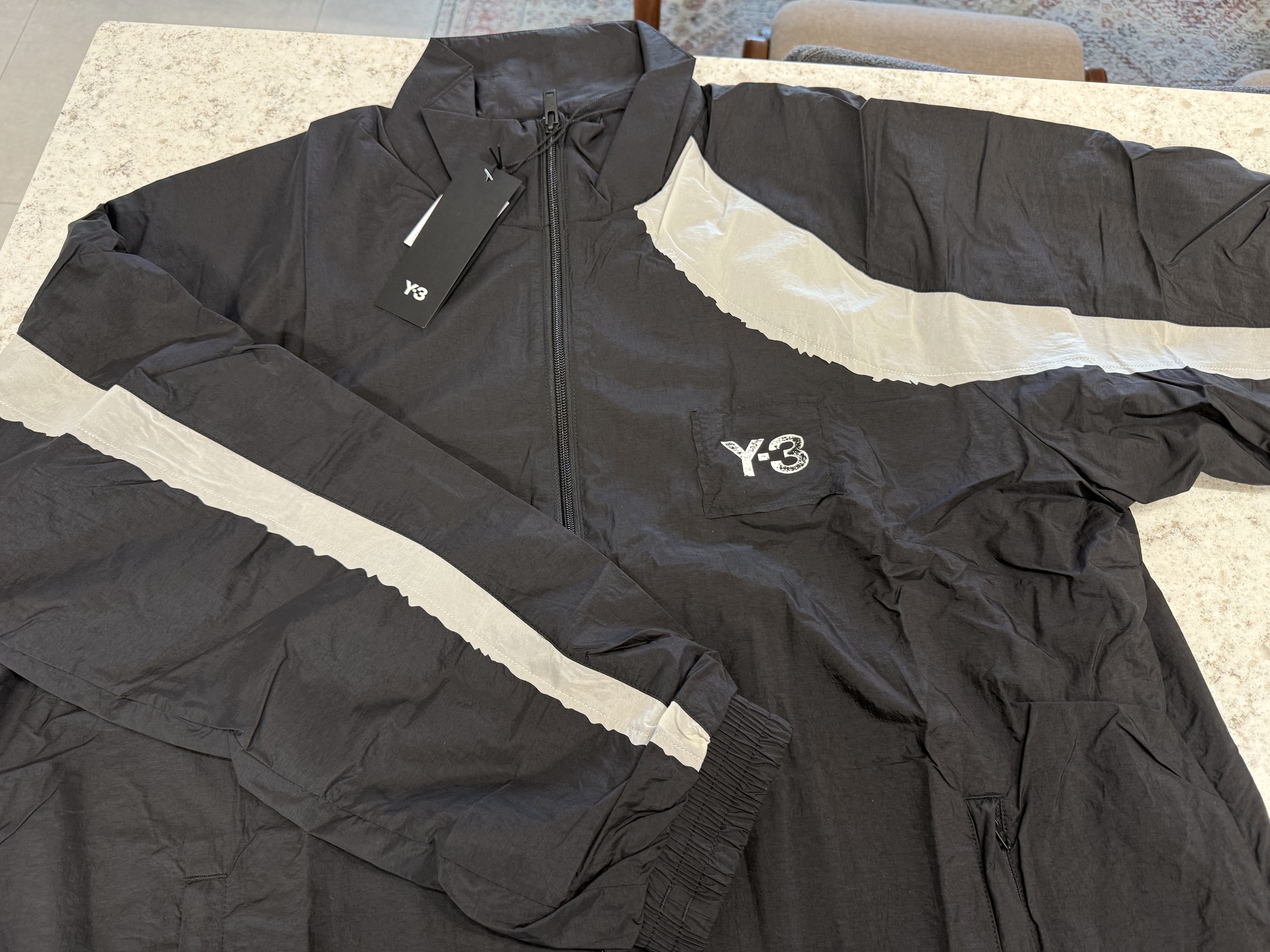 Y-3 Raw Edge 3-Stripes Nylon Shell Jacket Black 착용 스타일 - 1