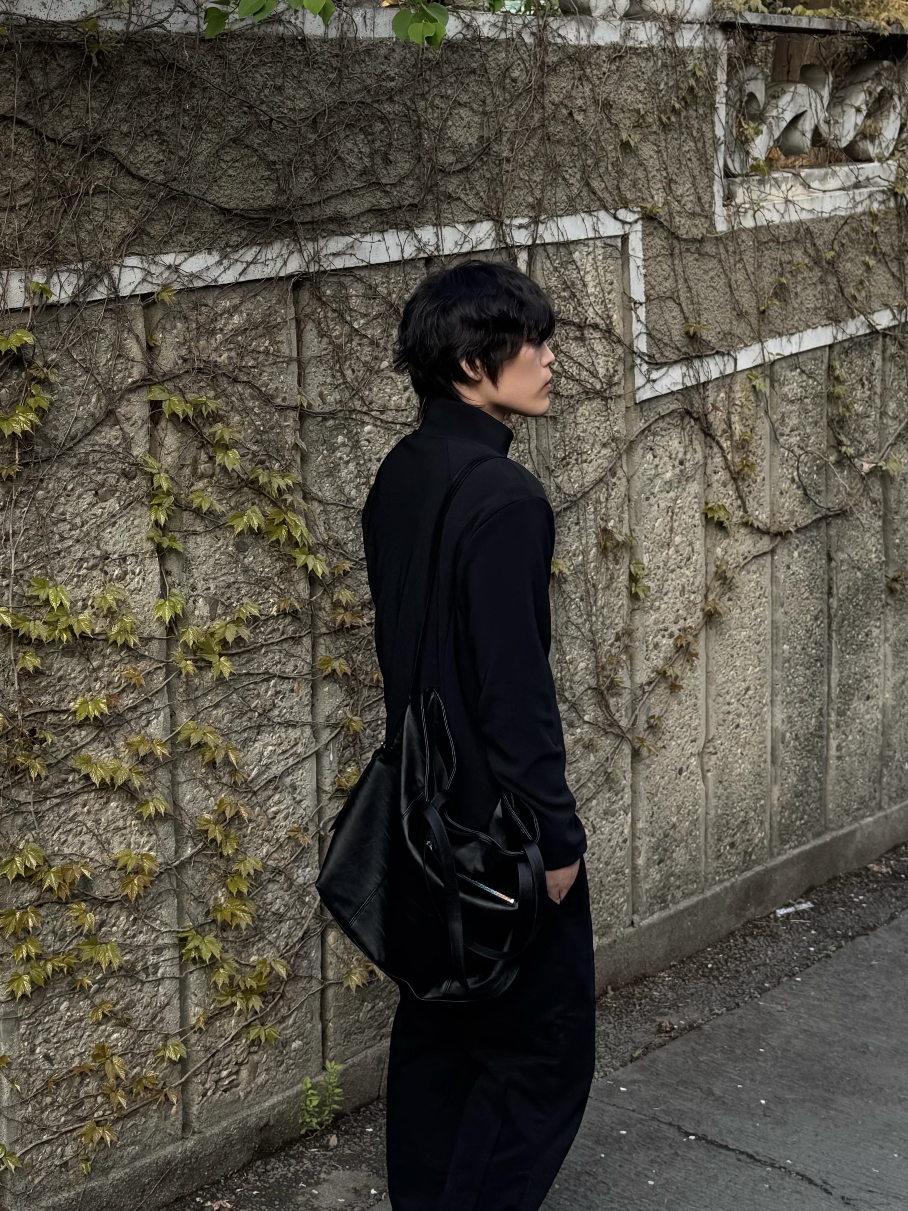 Xlim EP.9 03 Trousers Black, Converse x Shai 001 Charm Black 착용 스타일 - 5