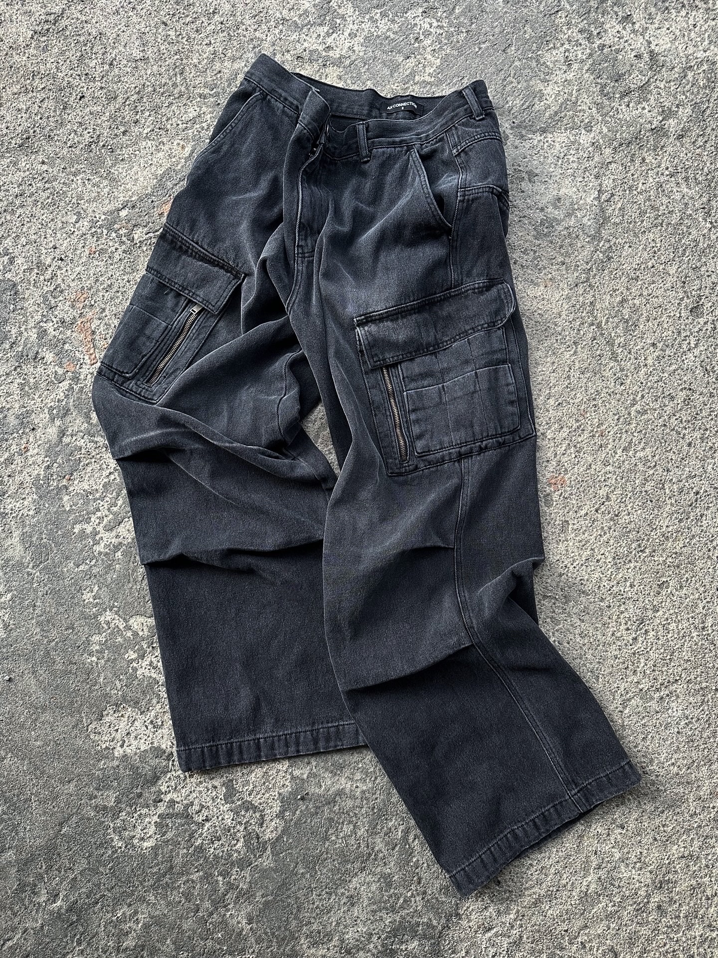 AX CONNECTION Tactical Cargo Washed Wide Denim Pants Grey 착용 스타일