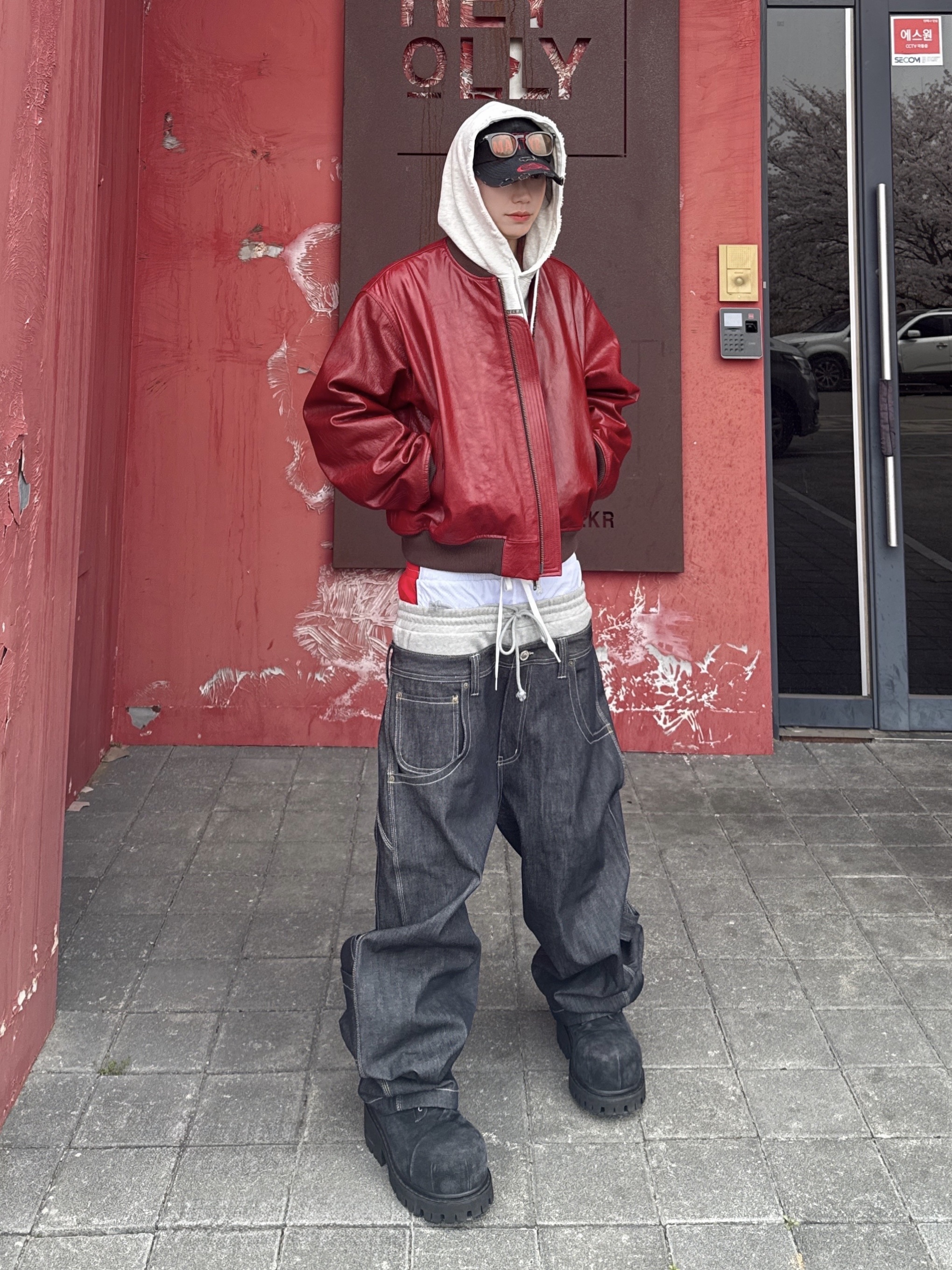 Undermycar Hommage Embraced The Fireworks Goatskin Blouson Red - 24FW, Balenciaga Stomper Bootie Black 착용 스타일 - 3