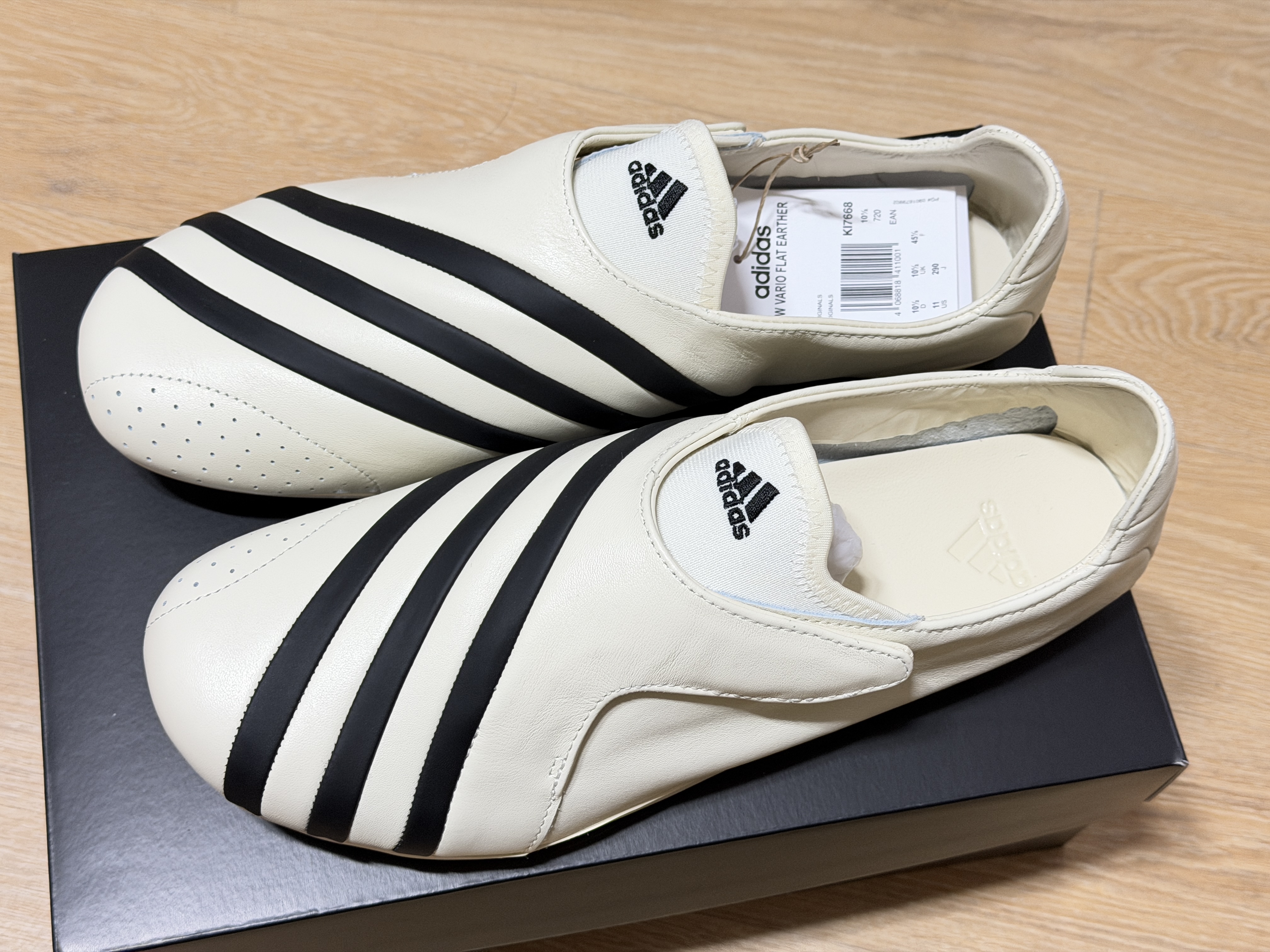 Adidas x Pharrell Williams Virginia Vario Flat Earther Supplier Color Core Black 착용 스타일 - 1