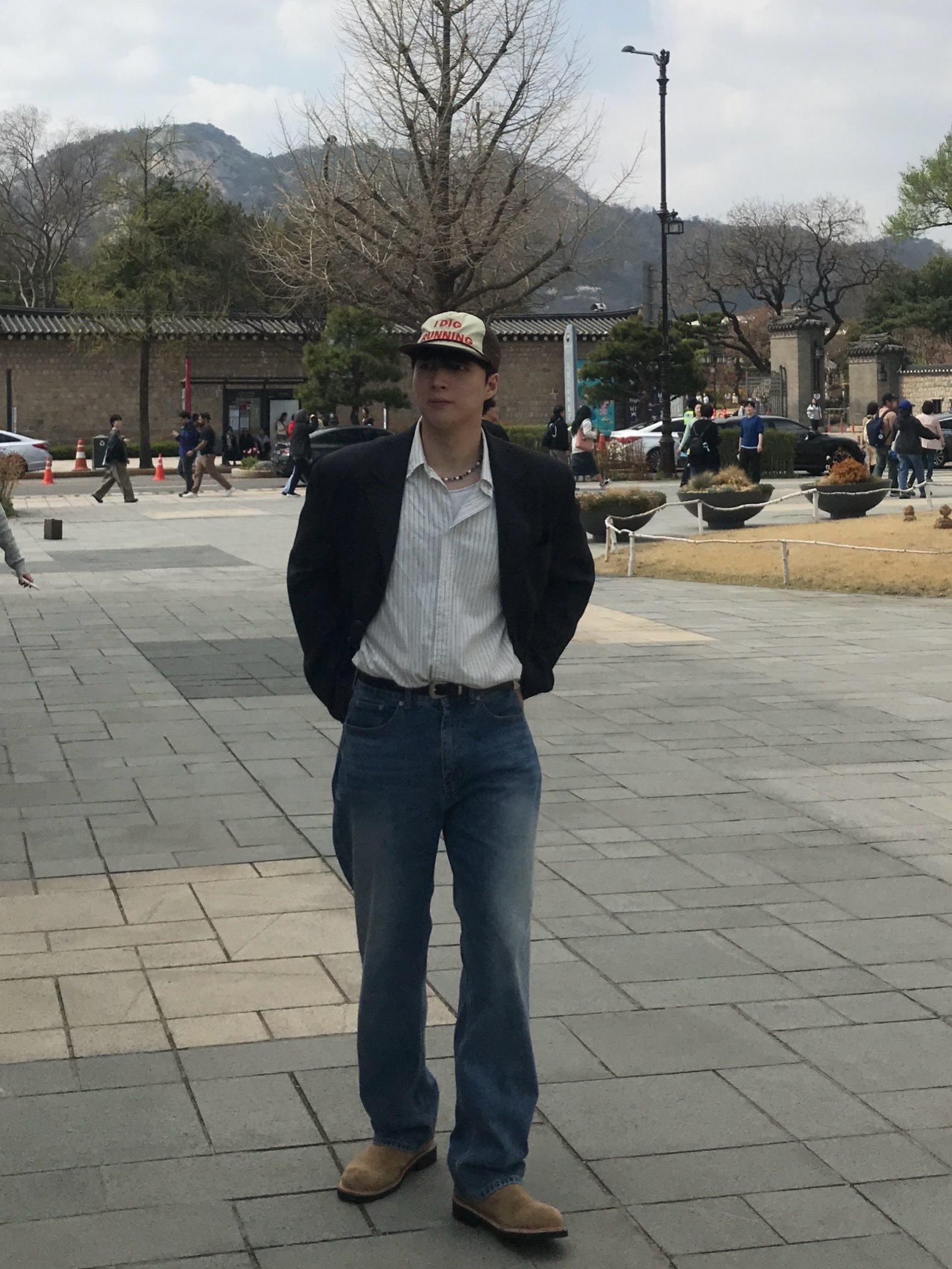 Alex Zono I Dig Running Trucker Hat OG Brown 착용 스타일 - 4