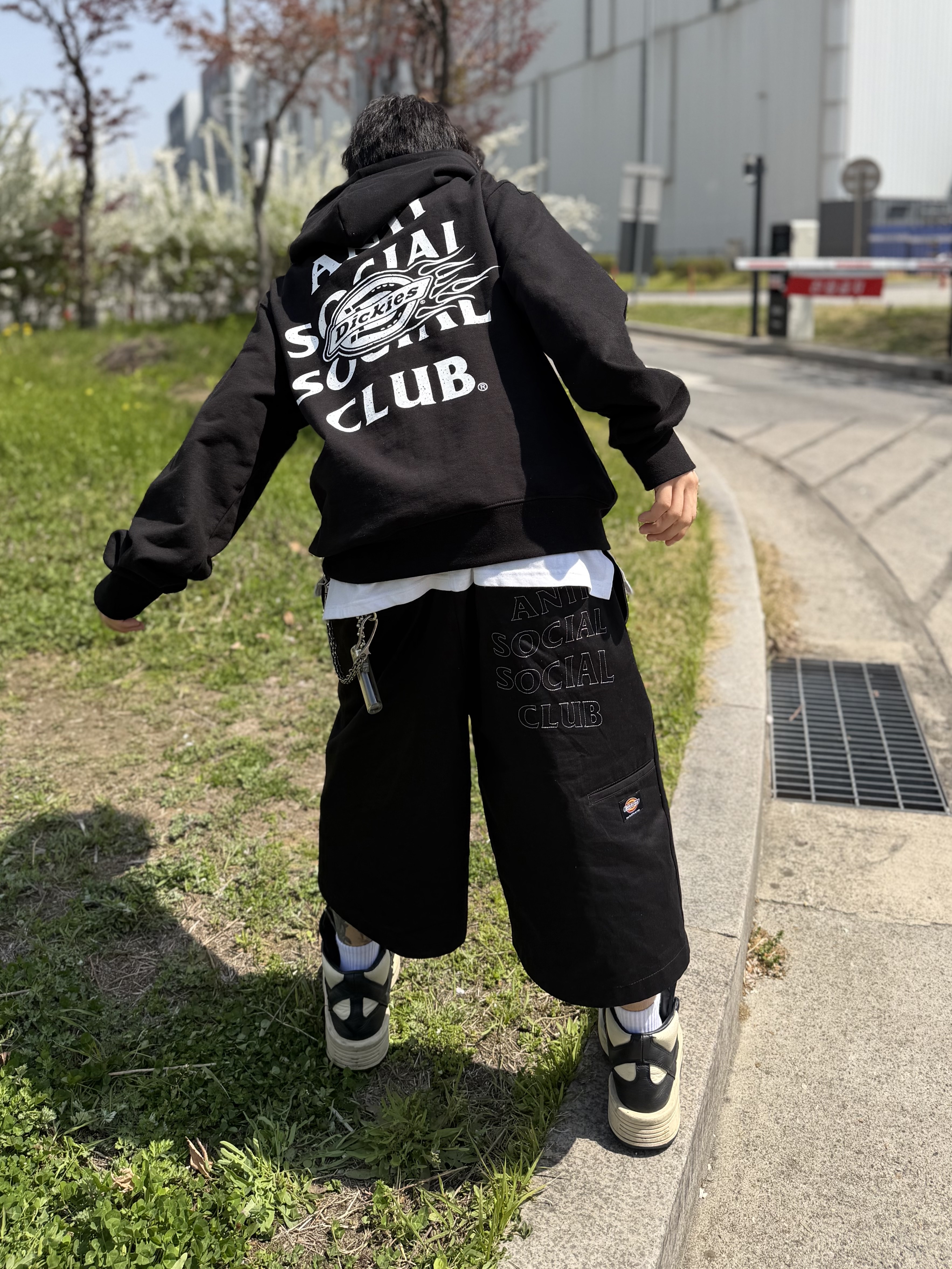 Anti Social Social Club x Dickies Work Shorts Black, Anti Social Social Club x Dickies Flame Hoodie Black 착용 스타일