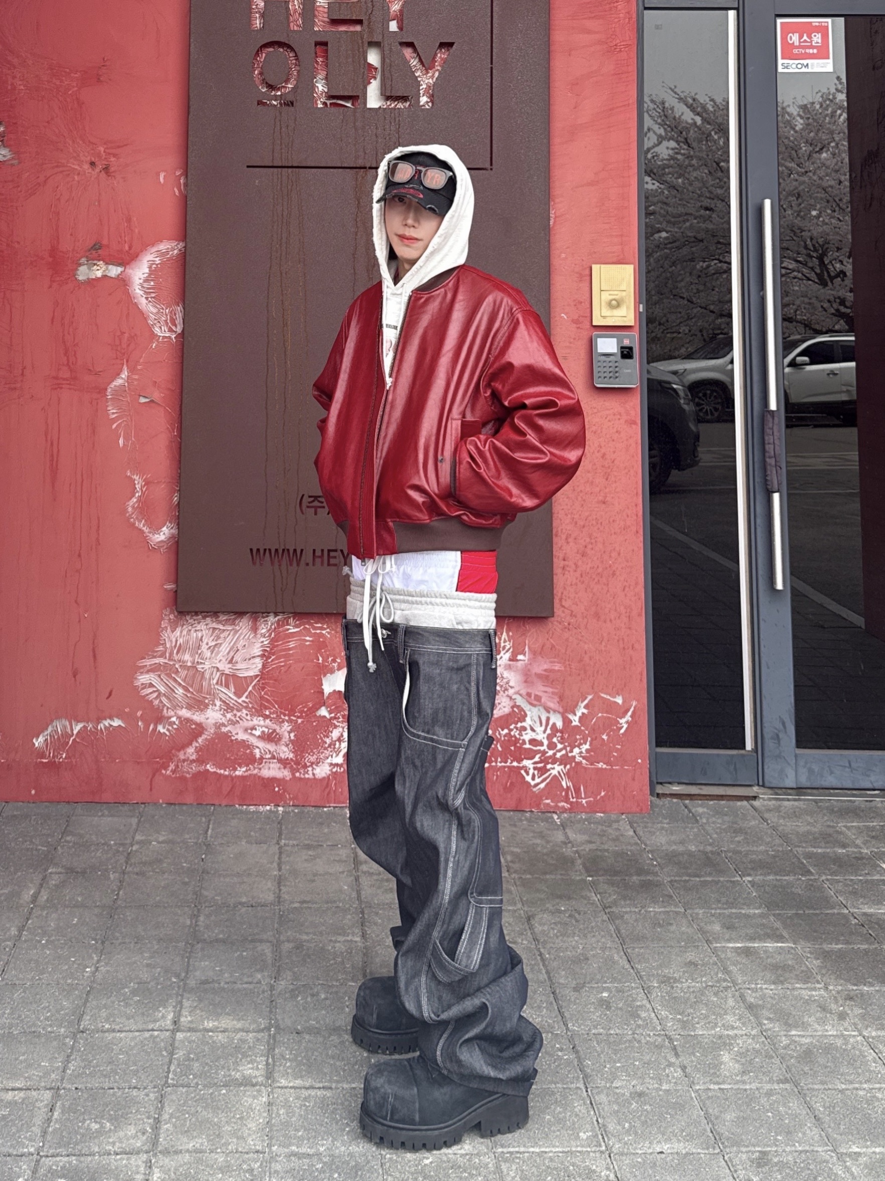 Undermycar Hommage Embraced The Fireworks Goatskin Blouson Red - 24FW, Balenciaga Stomper Bootie Black 착용 스타일 - 2