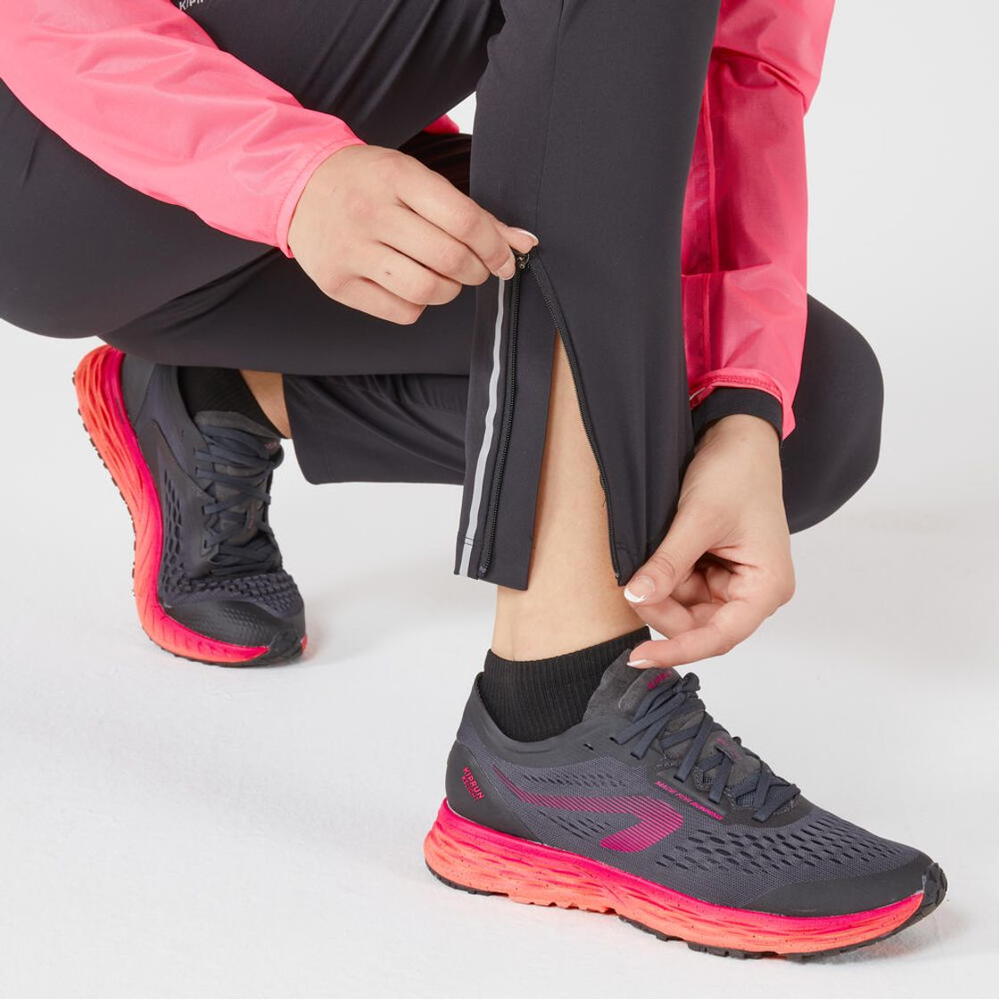 데카트론 여성 러닝 경량 바지 슬림핏 런 라이트 900 스모크 블랙(DECATHLON Women's Running Lightweight Slim Fit Pants Run Light 900 Smoked Black) - 4