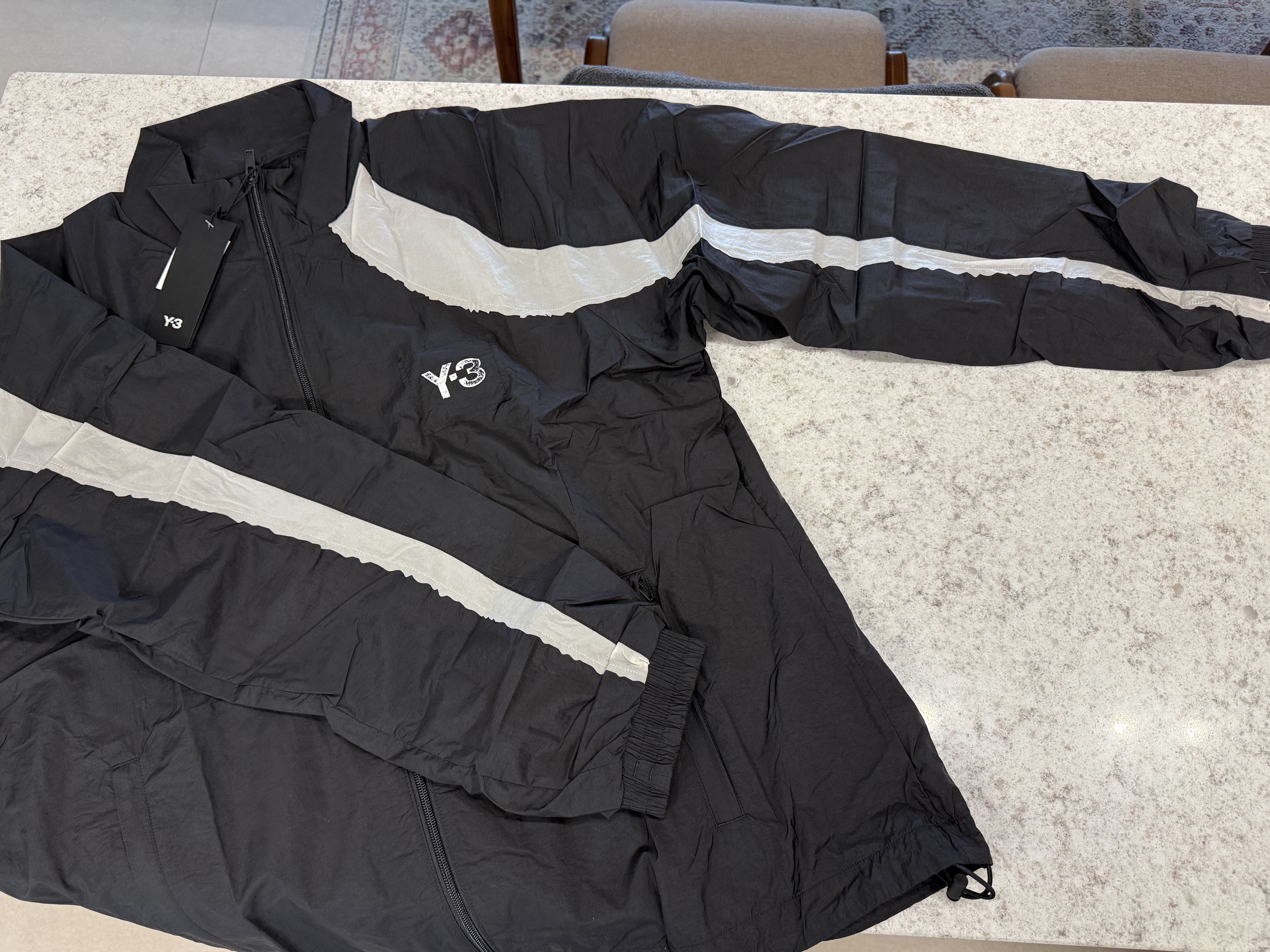 Y-3 Raw Edge 3-Stripes Nylon Shell Jacket Black 착용 스타일 - 3