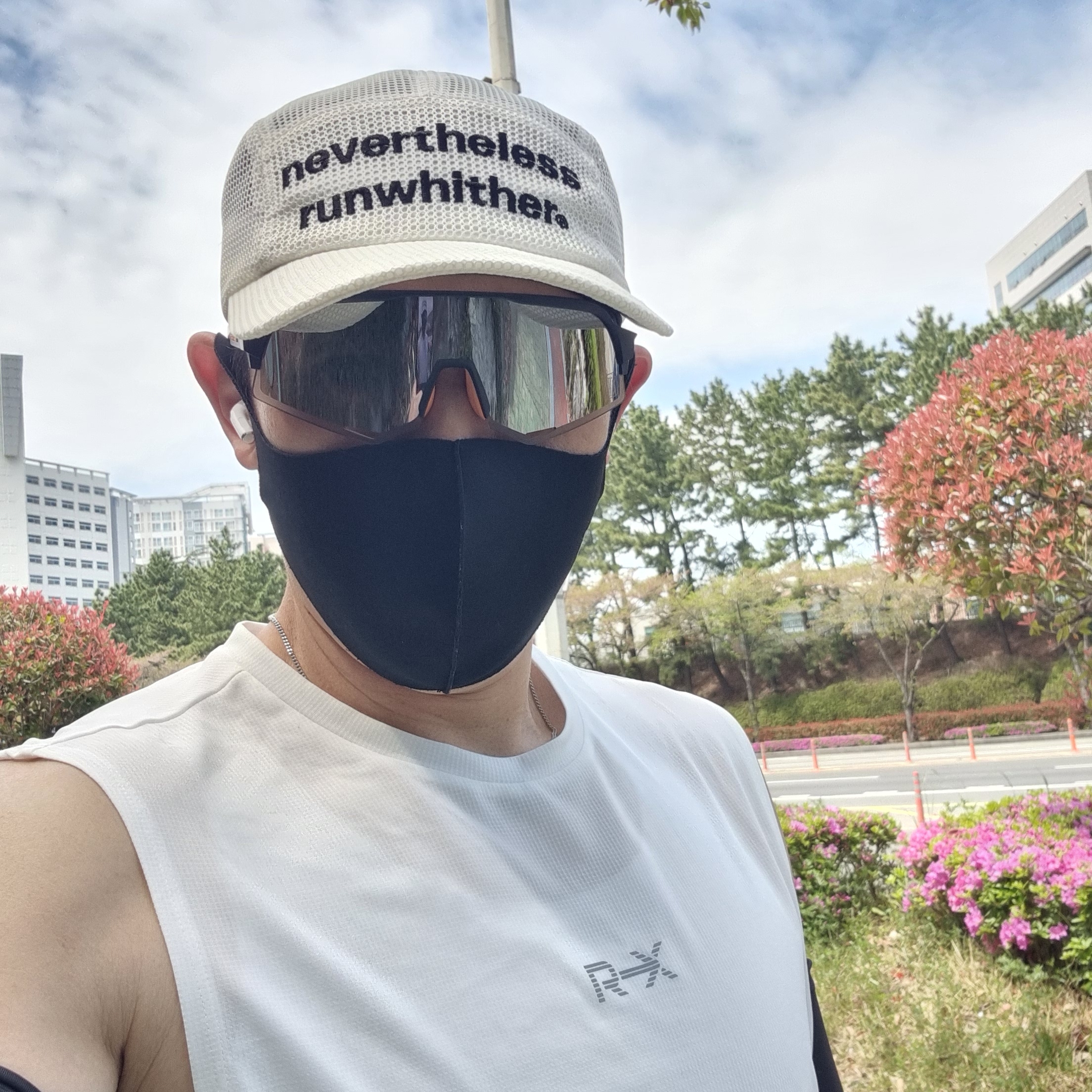 [KREAM 단독] runwhither Mesh Cap Ivory 착용 스타일