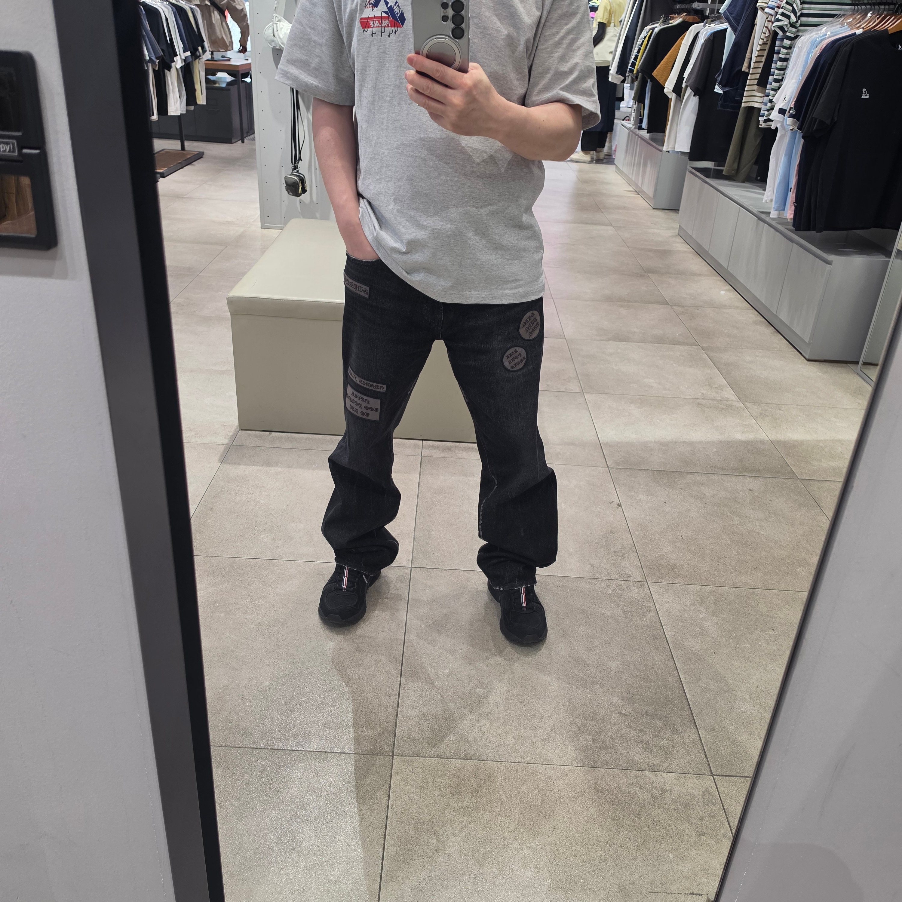 Palace King Tri T-Shirt Grey Marl - 26SS, Supreme x Number (N)ine Patches Loose Fit Selvedge Jean Black - 25FW 착용 스타일 - 1