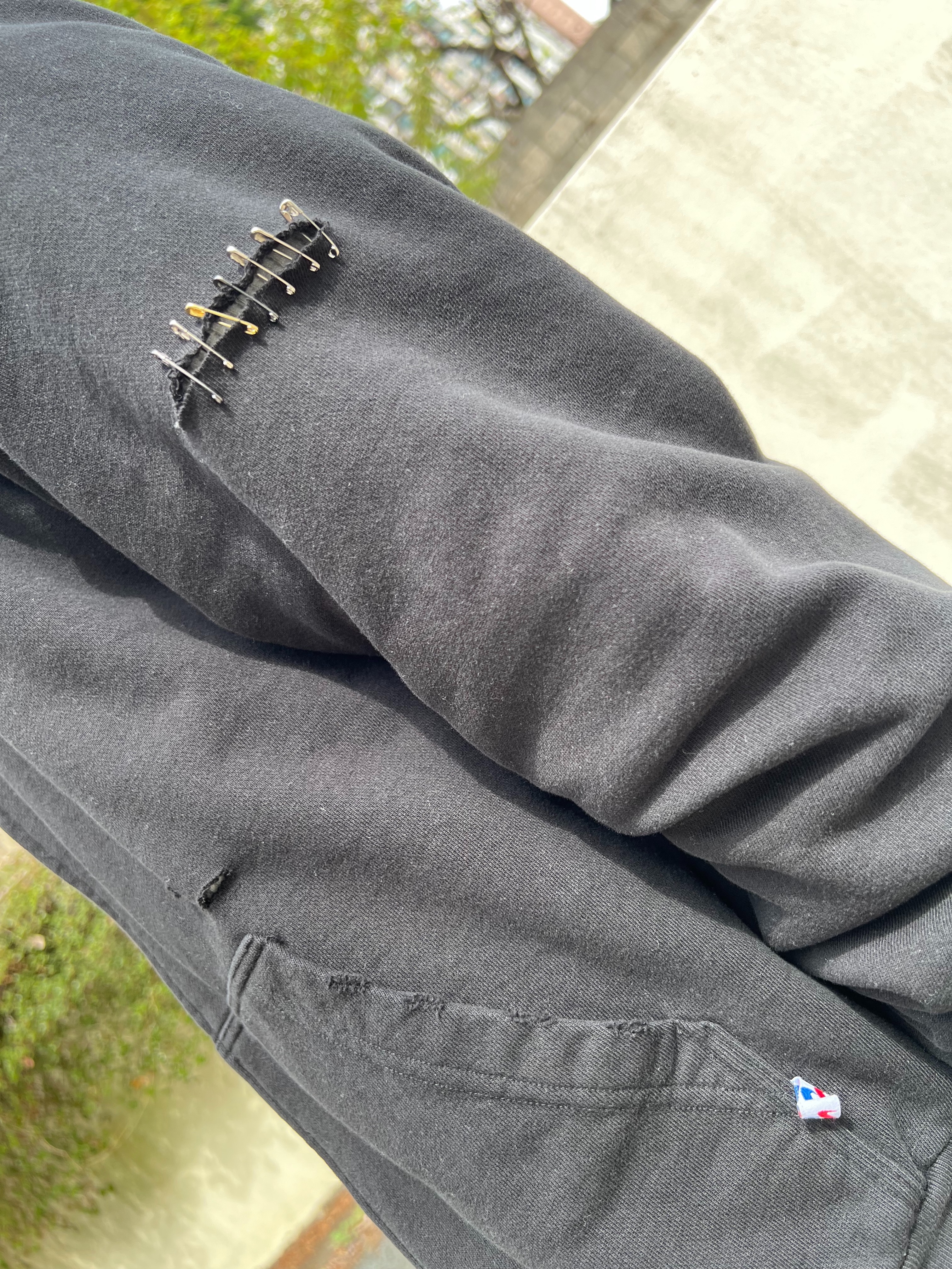 emostanceclub Leather Patch Flared Jeans Black, MJD Cowboy Patch Thermal Zip-Up Hoodie Black 착용 스타일 - 3