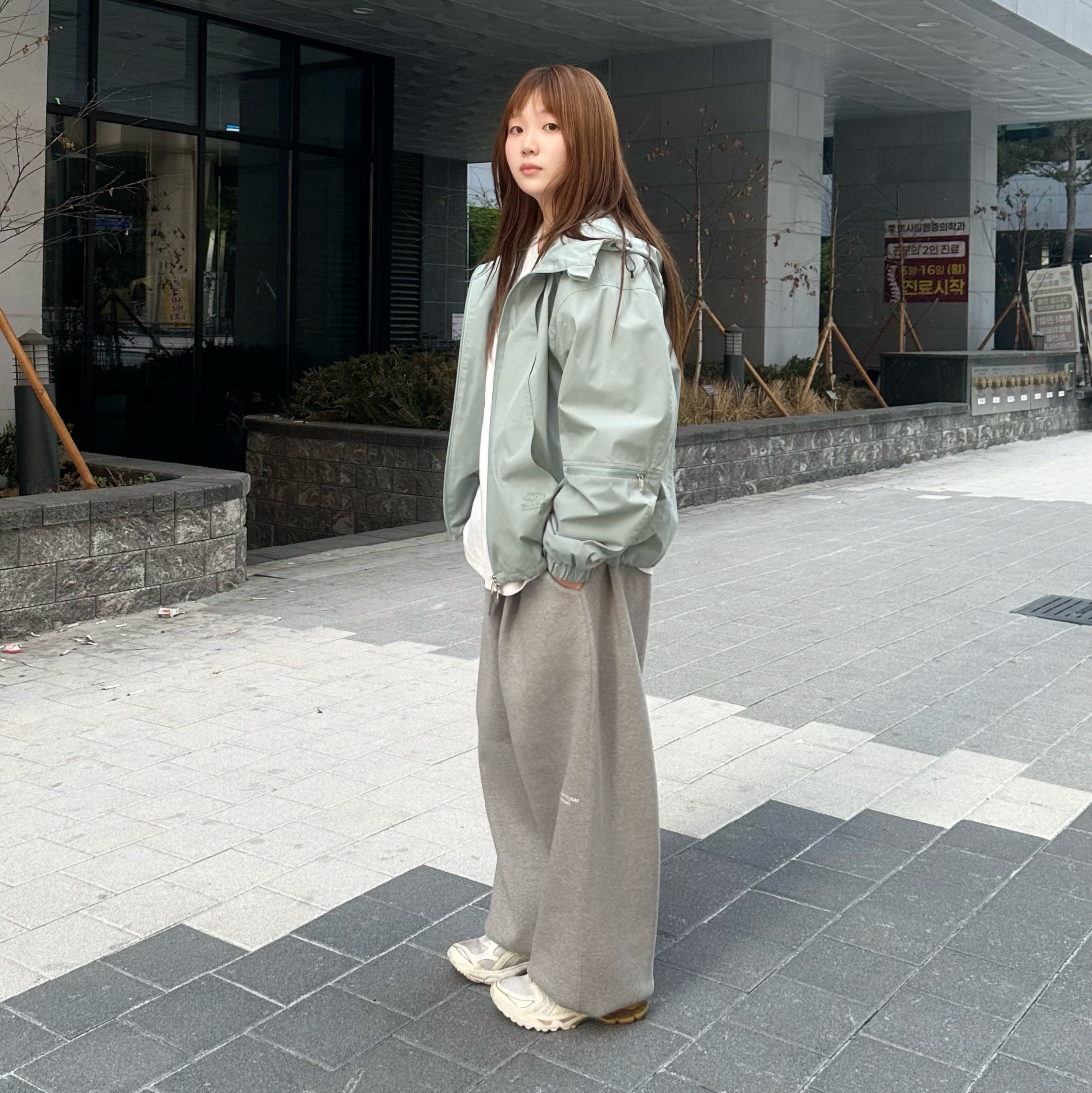 Undermycar Mu.03 Anti Fxxking Logo Play Oversized Sweat Jogger Melange Gray 착용 스타일 - 5