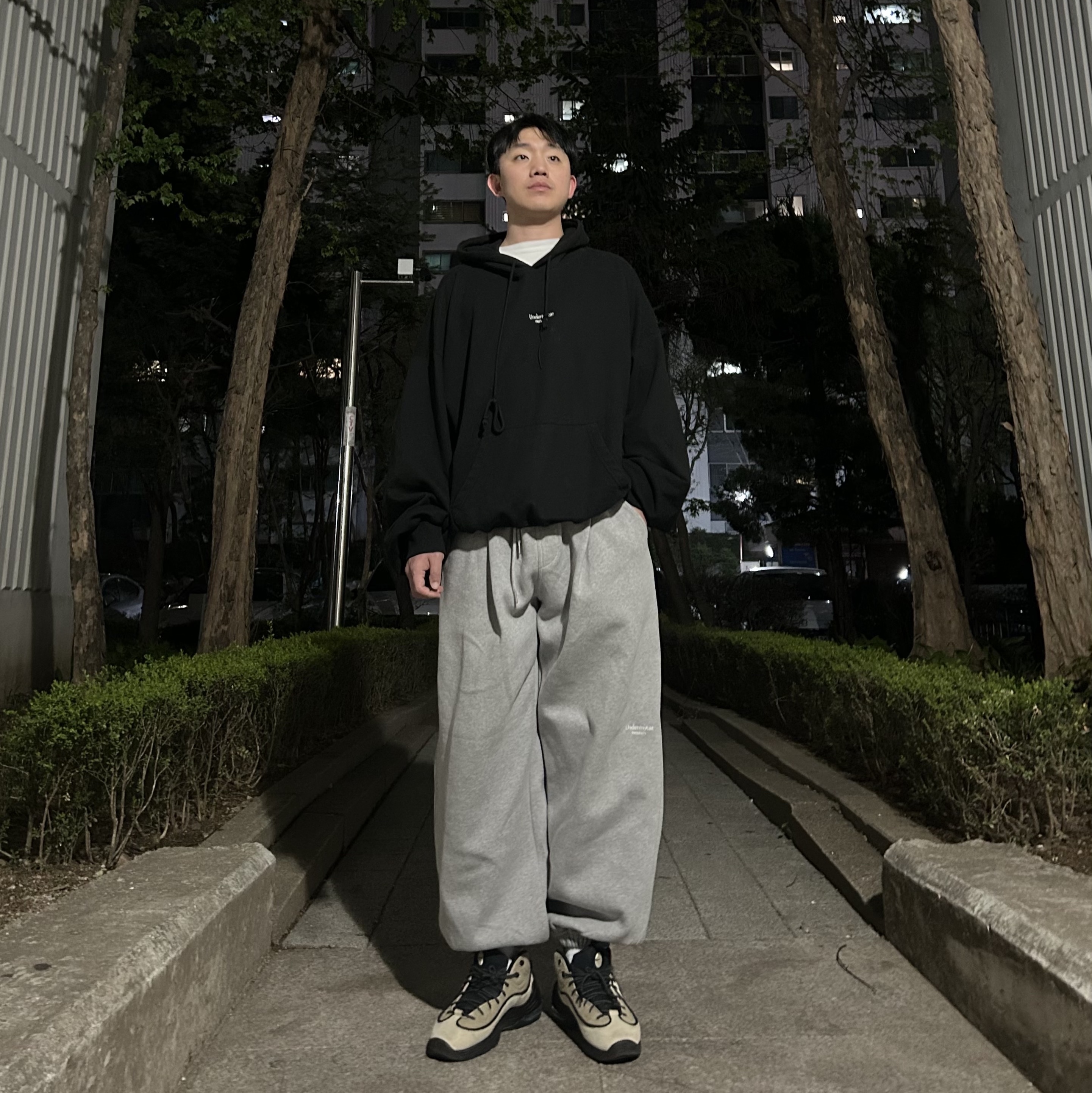 Undermycar Mu.03 Anti Fxxking Logo Play Oversized Sweat Jogger Melange Gray, Undermycar Mu.09 Anti Fxxking Logo Play Oversized Hoodie Black 착용 스타일 - 1
